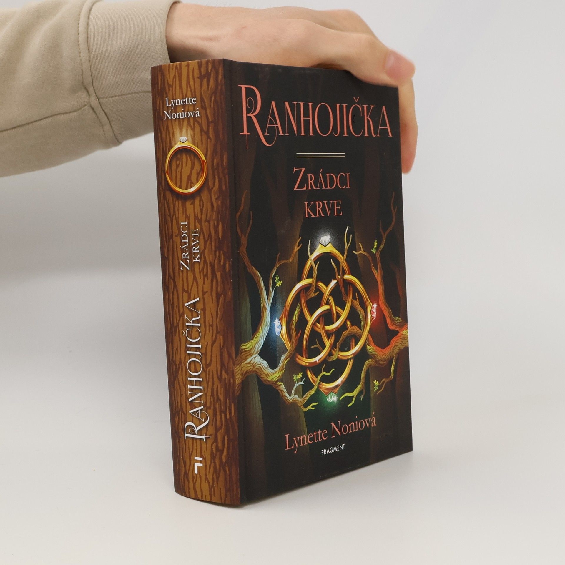 Lynette Noni Ranhojička. Zrádci krve