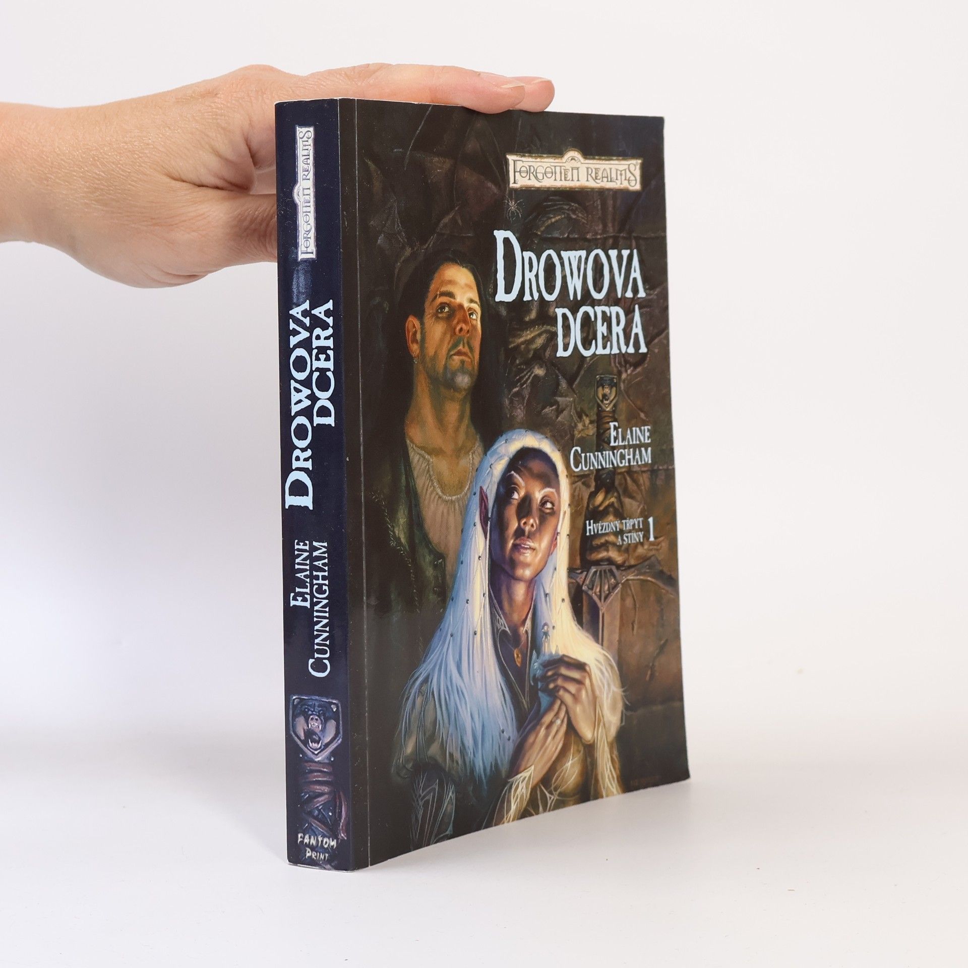 Elaine Cunningham Drowova dcera. Hvězdný třpyt a stíny (1. díl)