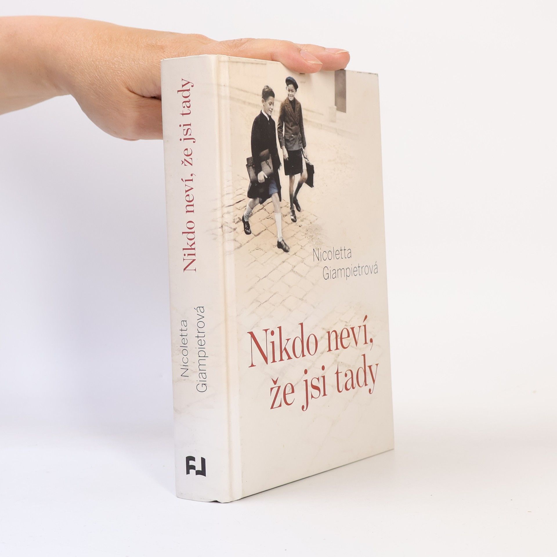 Nicoletta Giampietro Nikdo neví, že jsi tady