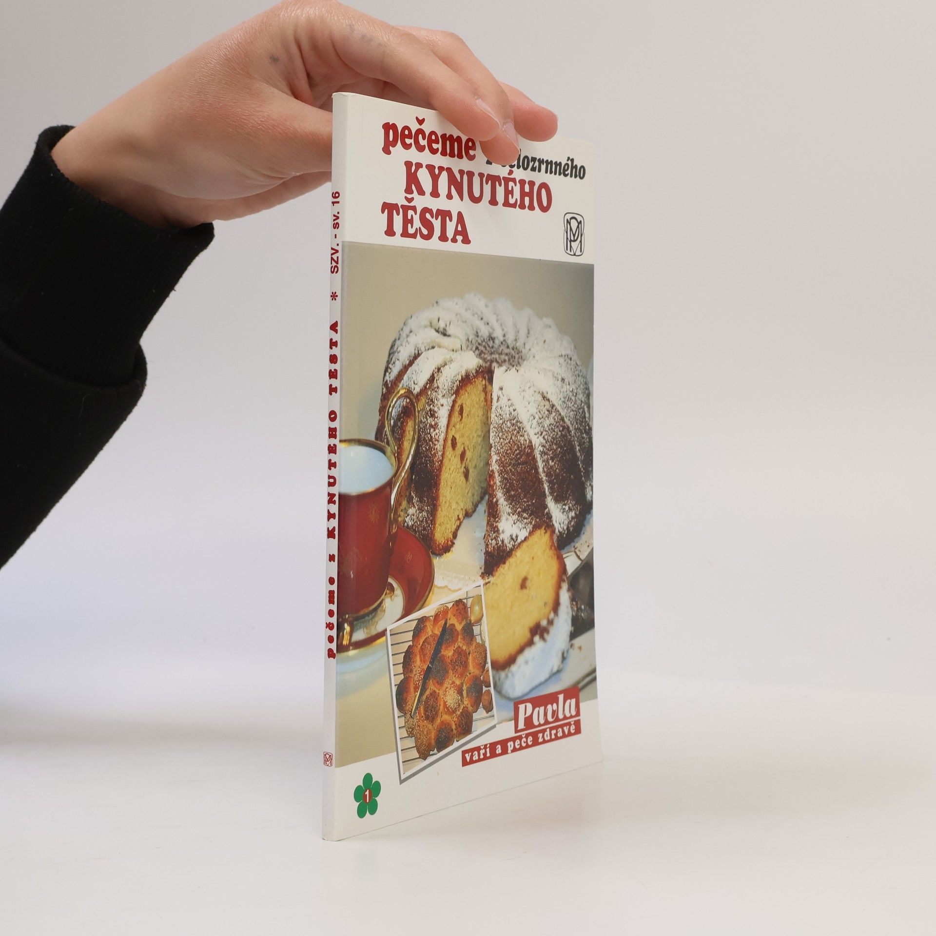 Pavla Momčilová Pečeme z celozrnného kynutého těsta