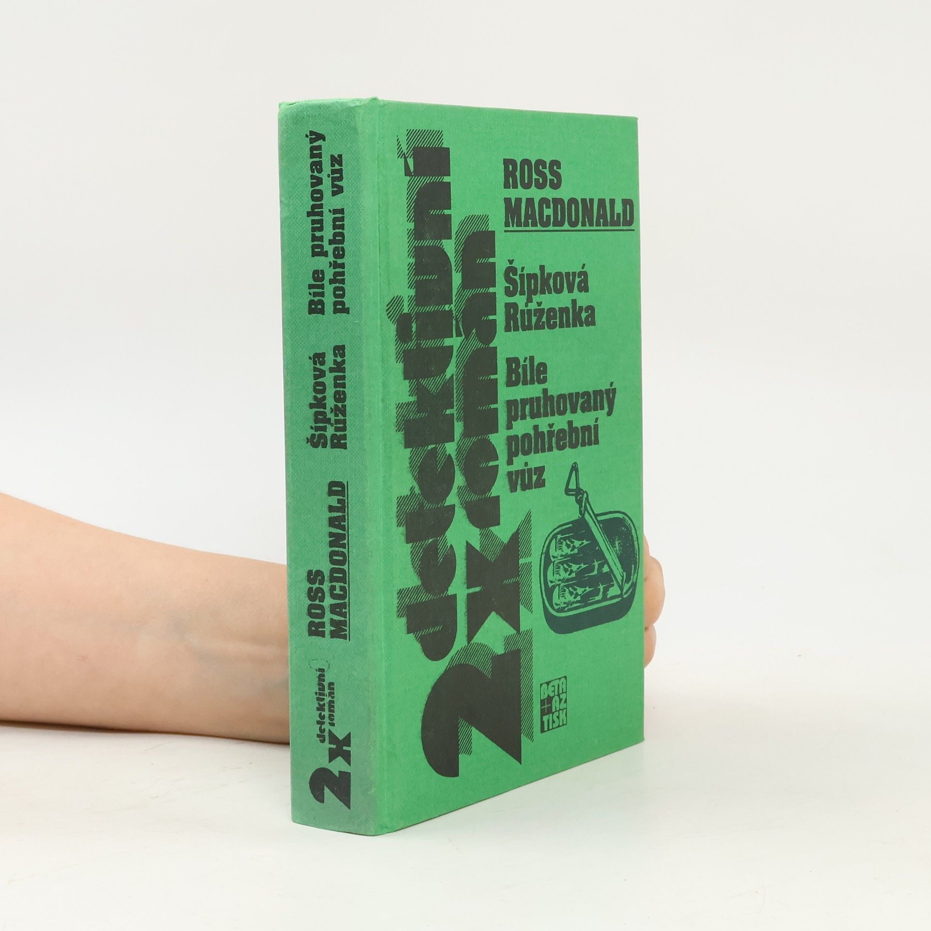 Ross Macdonald Šípková Růženka. Bíle pruhovaný pohřební vůz