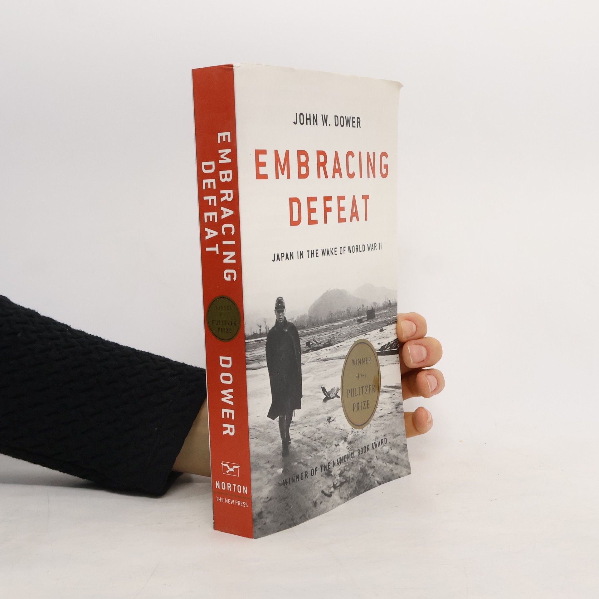 John W. Dower Embracing Defeat