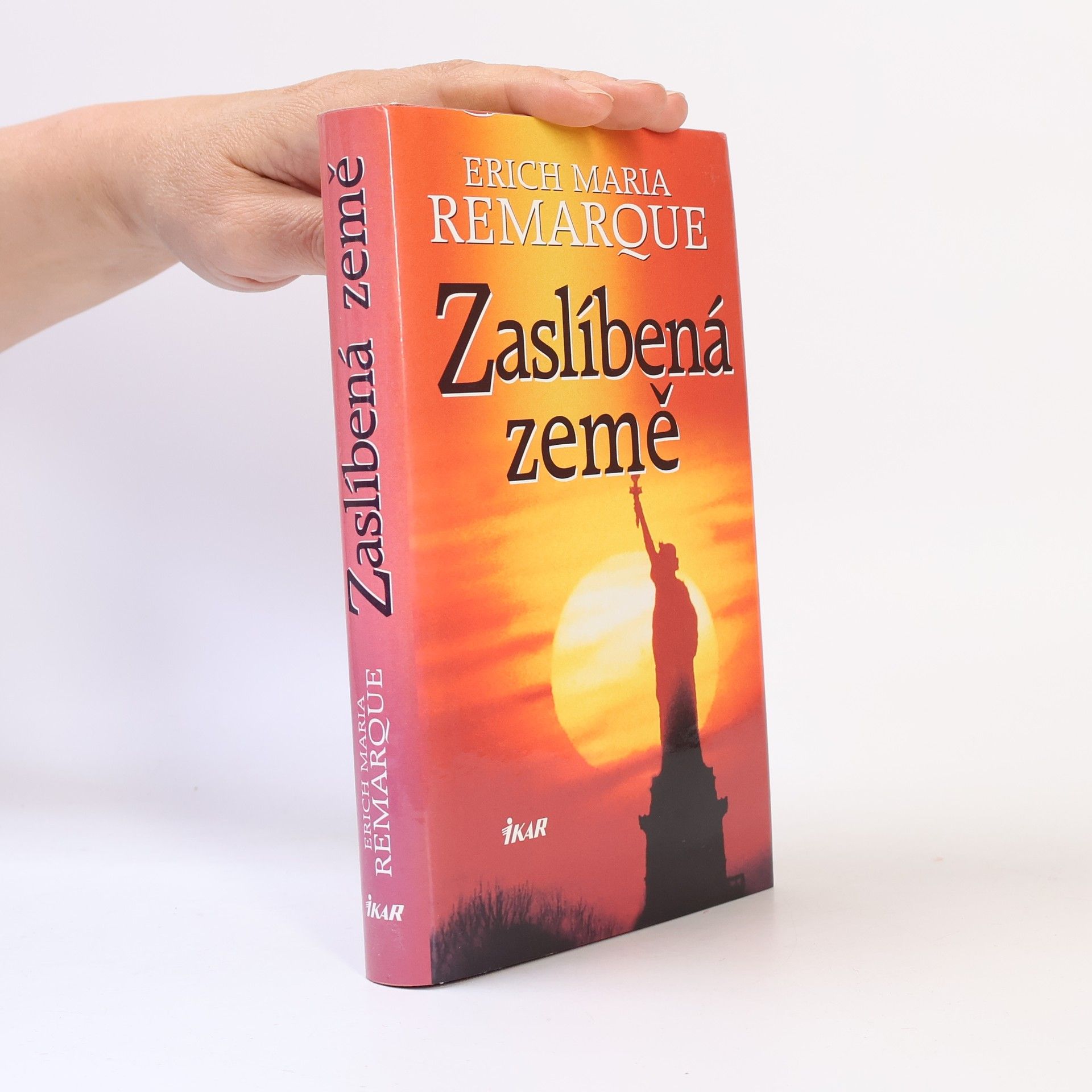 Erich Maria Remarque Zaslíbená země