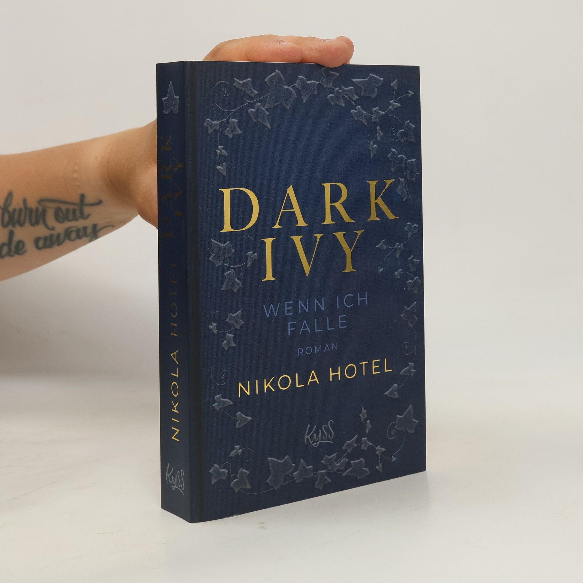 Nikola Hotel Dark Ivy - Wenn ich falle