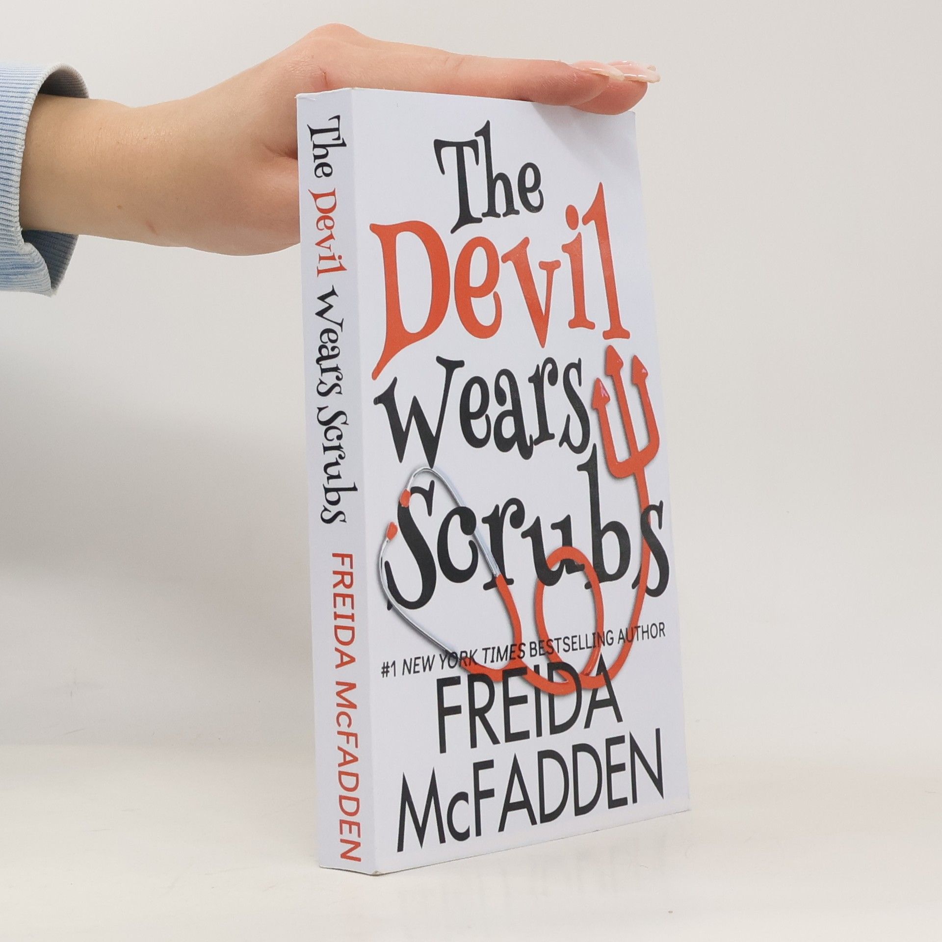 Freida McFadden The Devil Wears Scrubs