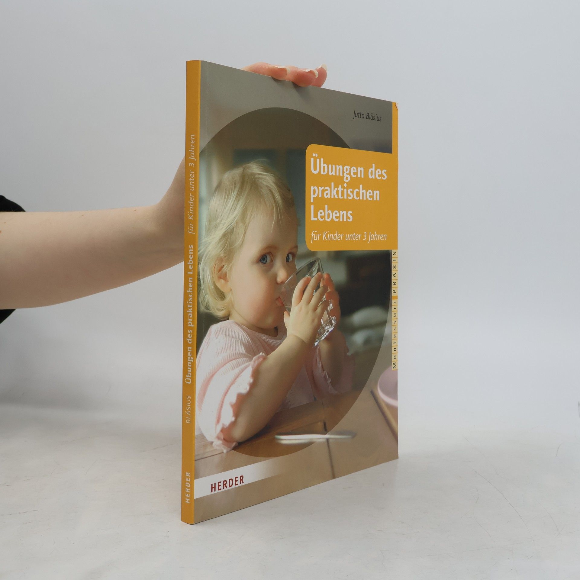 Übungen des täglichen Lebens für Kinder unter drei Jahren