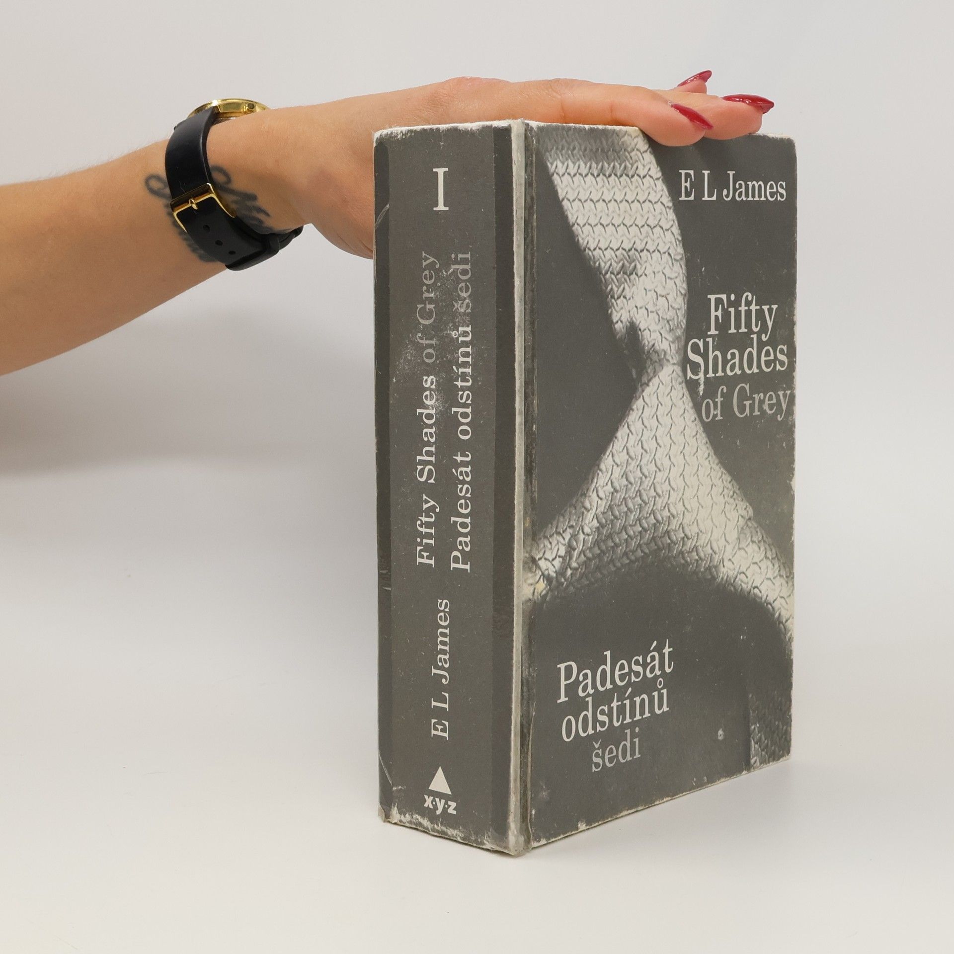 E. L. James Padesát odstínů šedi