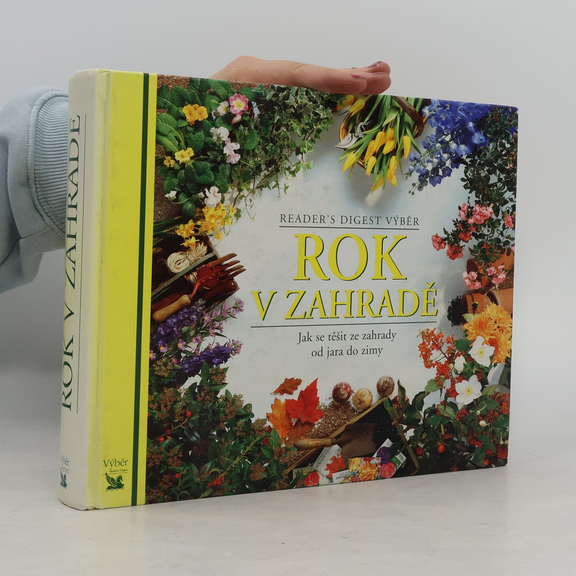 Collectif d'auteurs Rok v zahradě. Jak se těšit ze zahrady od jara do zimy