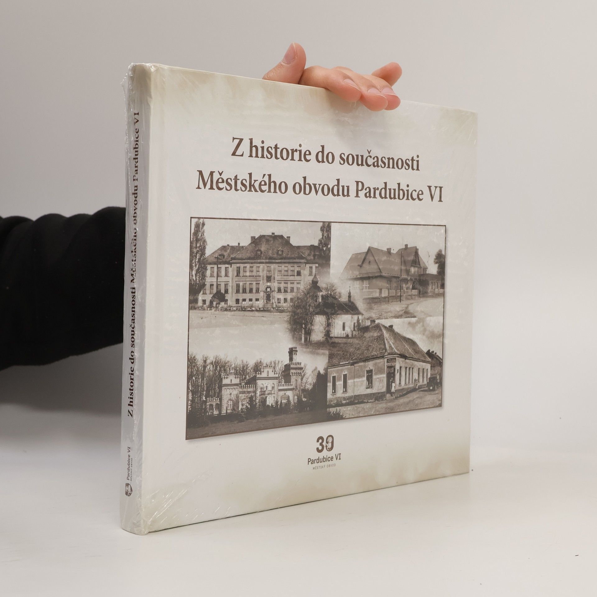 Hana Holasová Z historie do současnosti Městského obvodu Pardubice VI