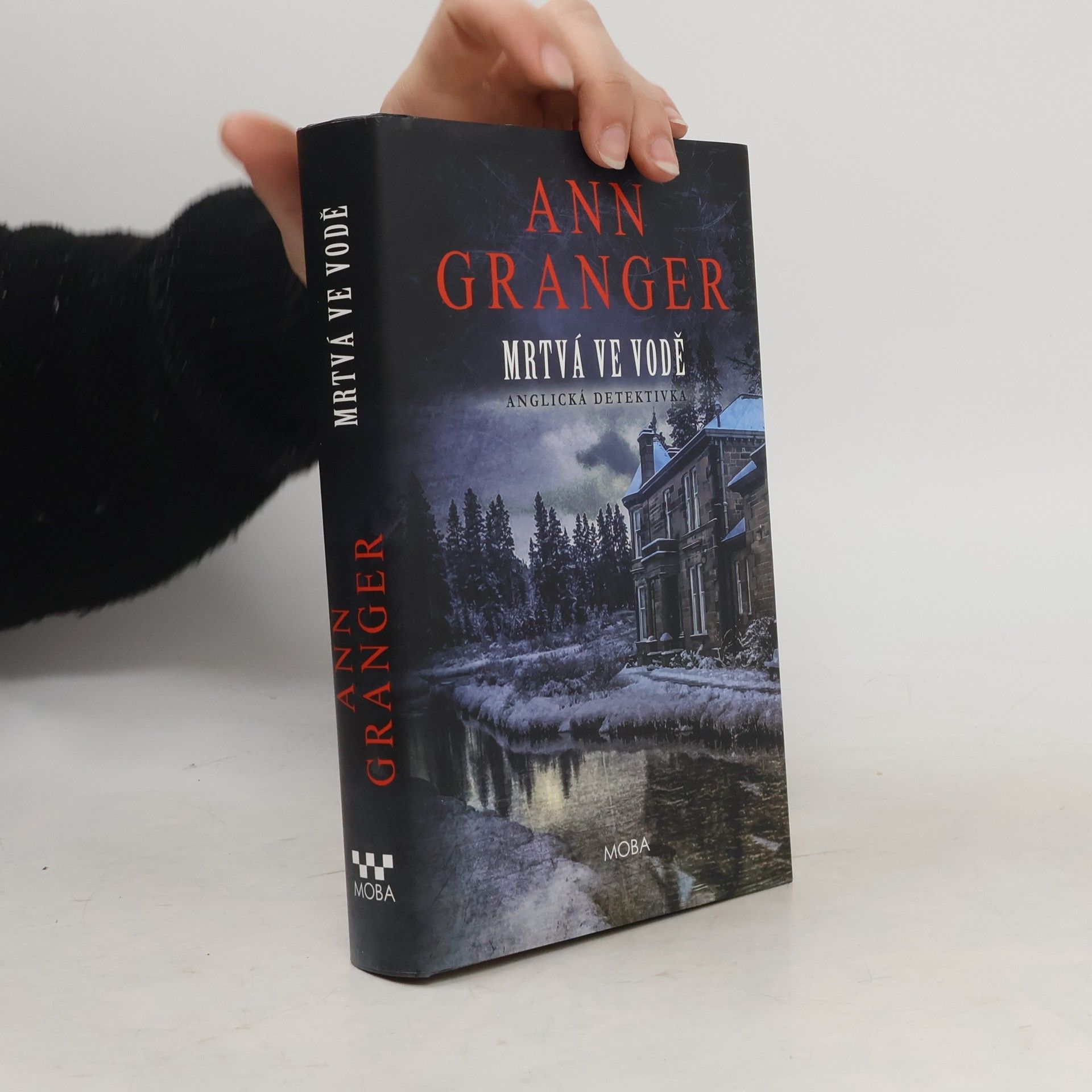 Ann Granger Mrtvá ve vodě (zvlněný přebal)