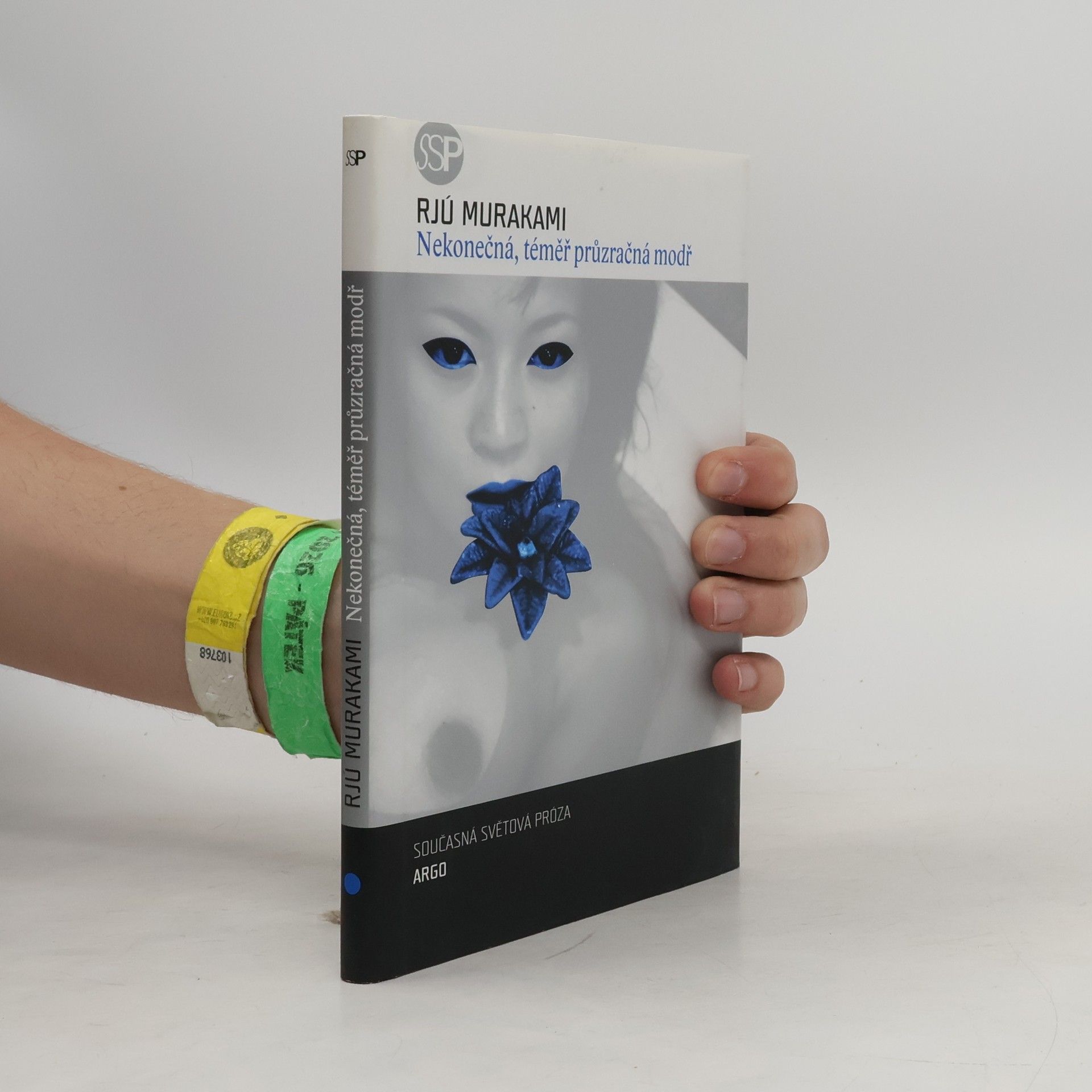 Ryū Murakami Nekonečná, téměř průzračná modř