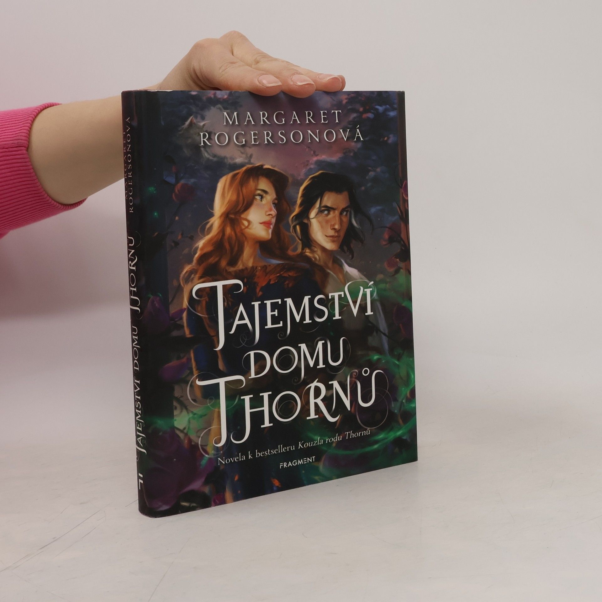 Margaret Rogerson Tajemství domu Thornů