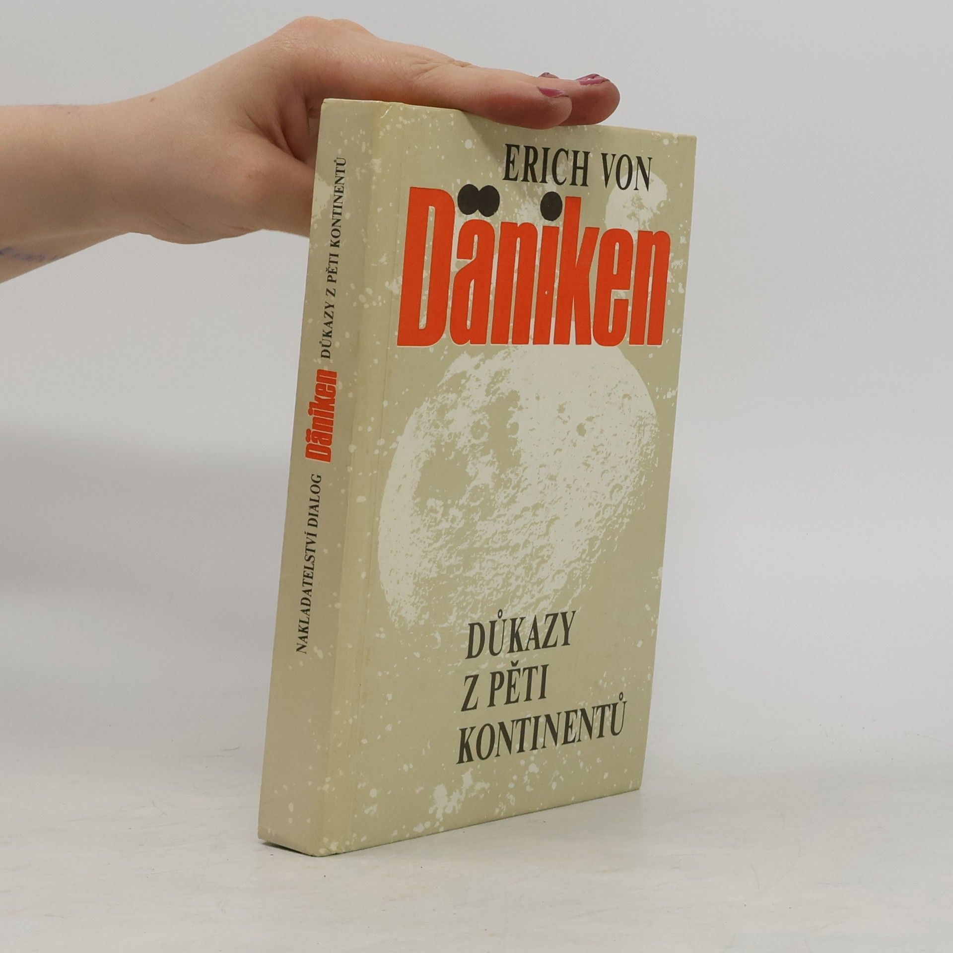 Erich von Däniken Důkazy z pěti kontinentů
