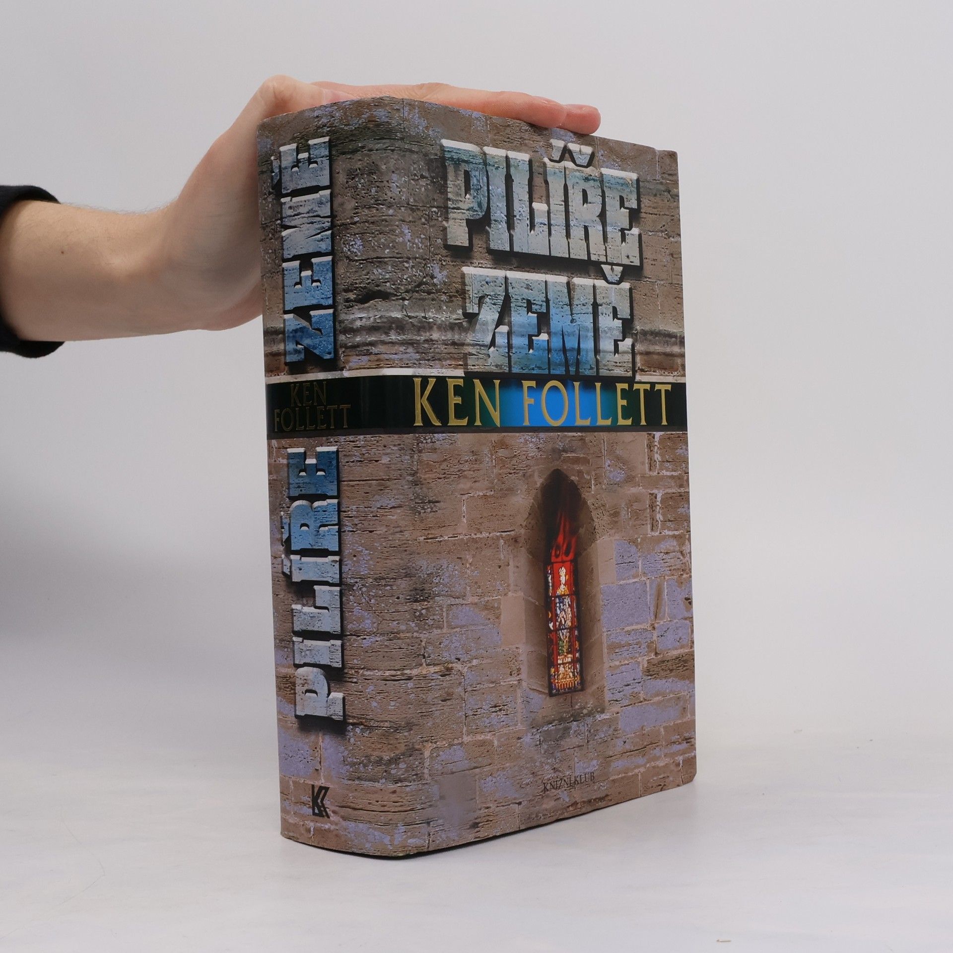 Ken Follett Pilíře země