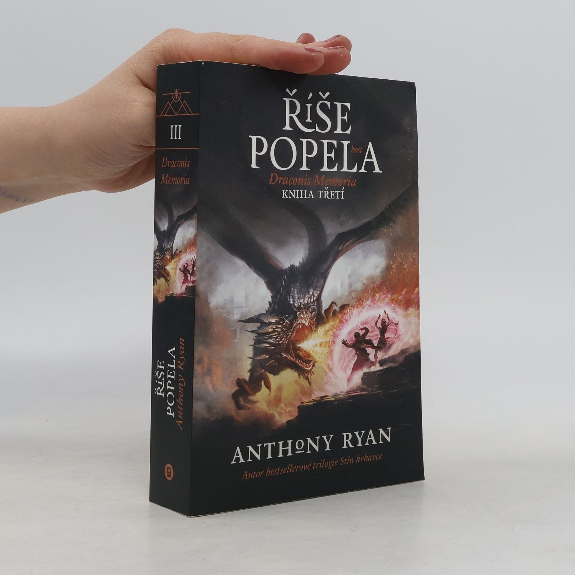 Anthony Ryan Říše popela