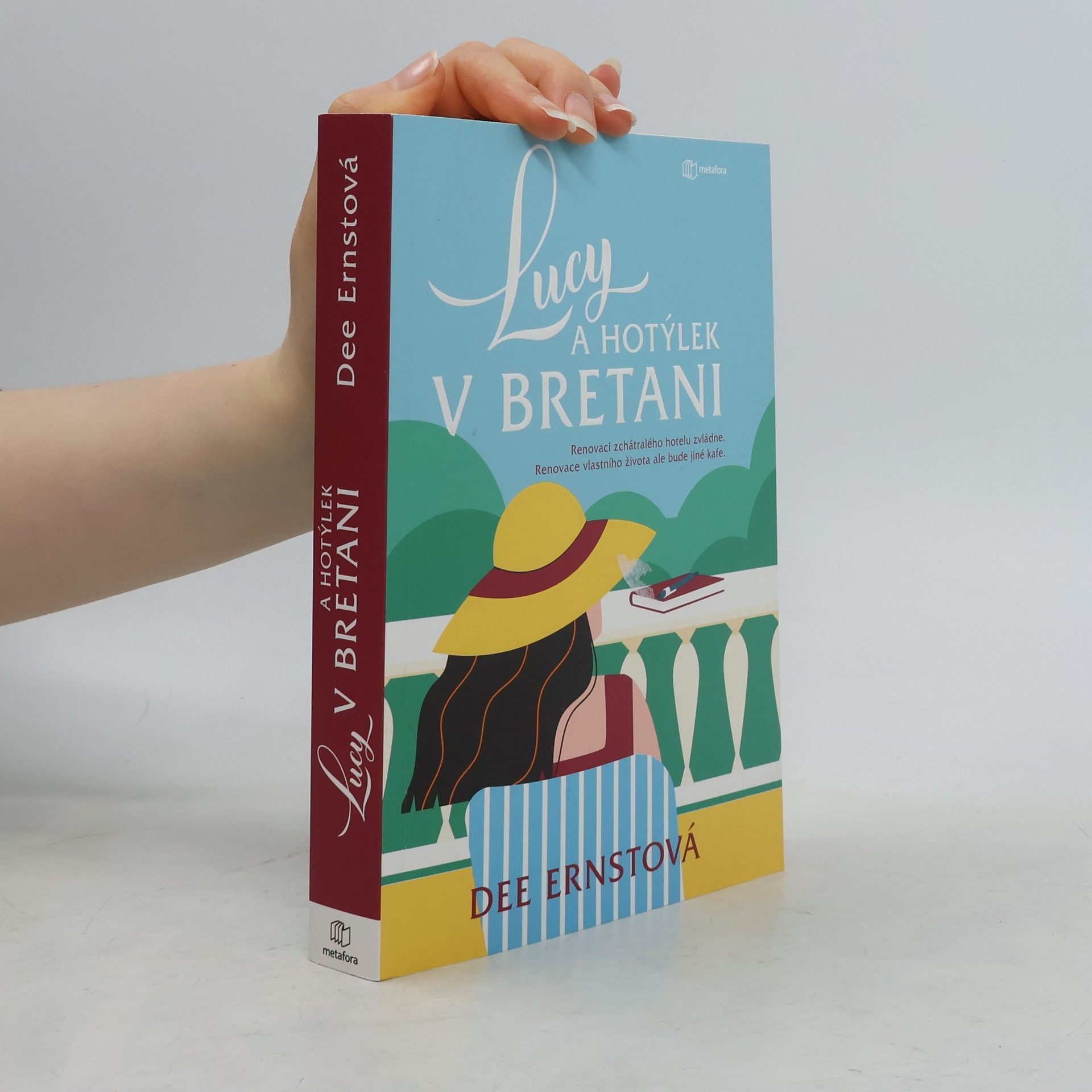 Dee Ernst Lucy a hotýlek v Bretani