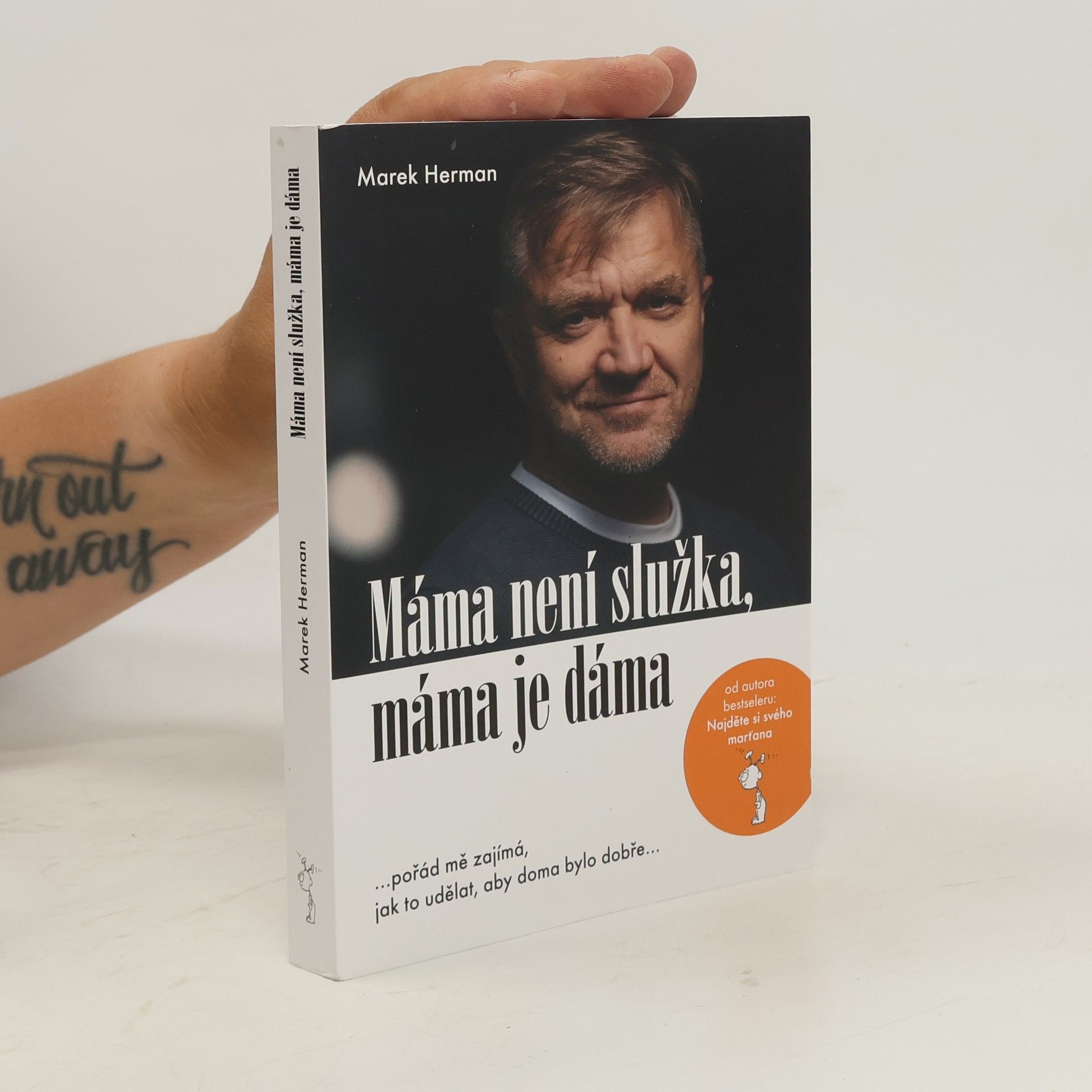 Marek Herman Máma není služka, máma je dáma