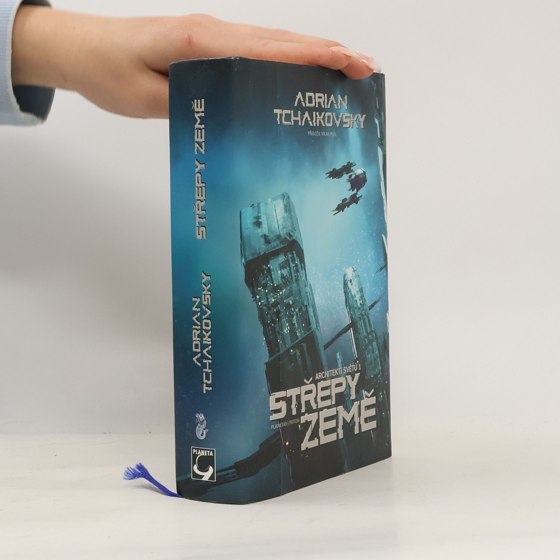 Adrian Tchaikovsky Architekti světů 1. Střepy Země