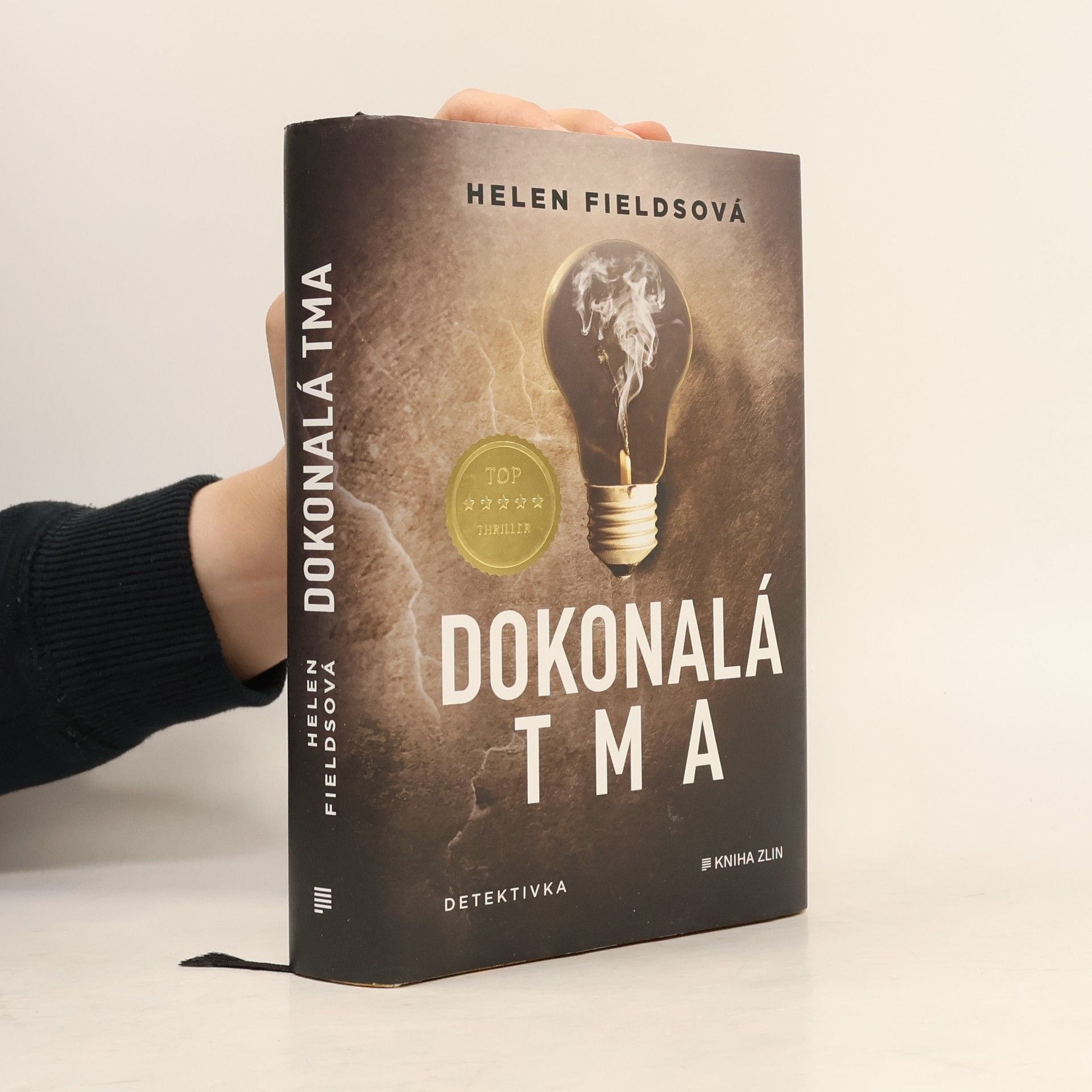 Helen Fields Dokonalá tma