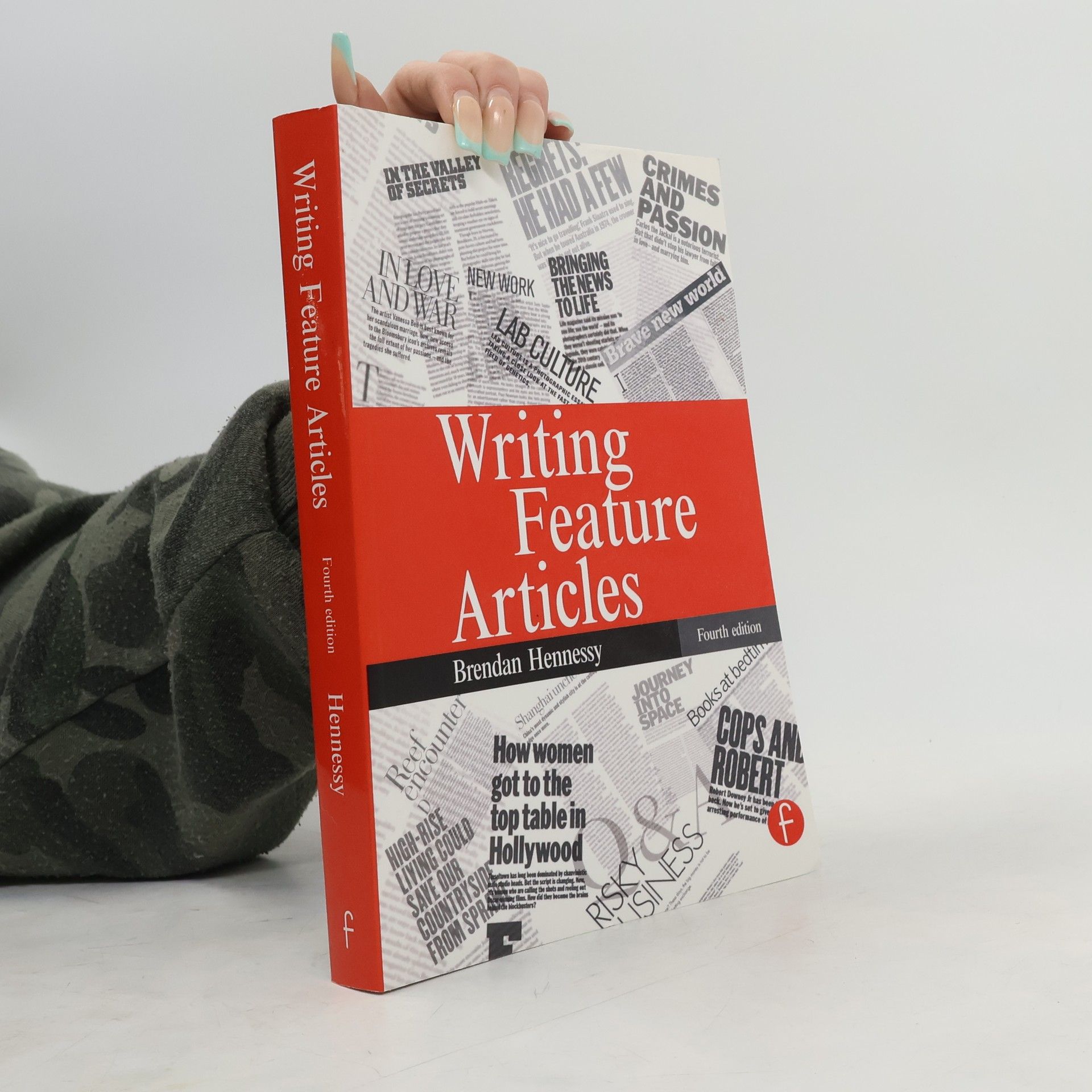 Hennessy Brendan Writing Feature Articles - Fourth Edition