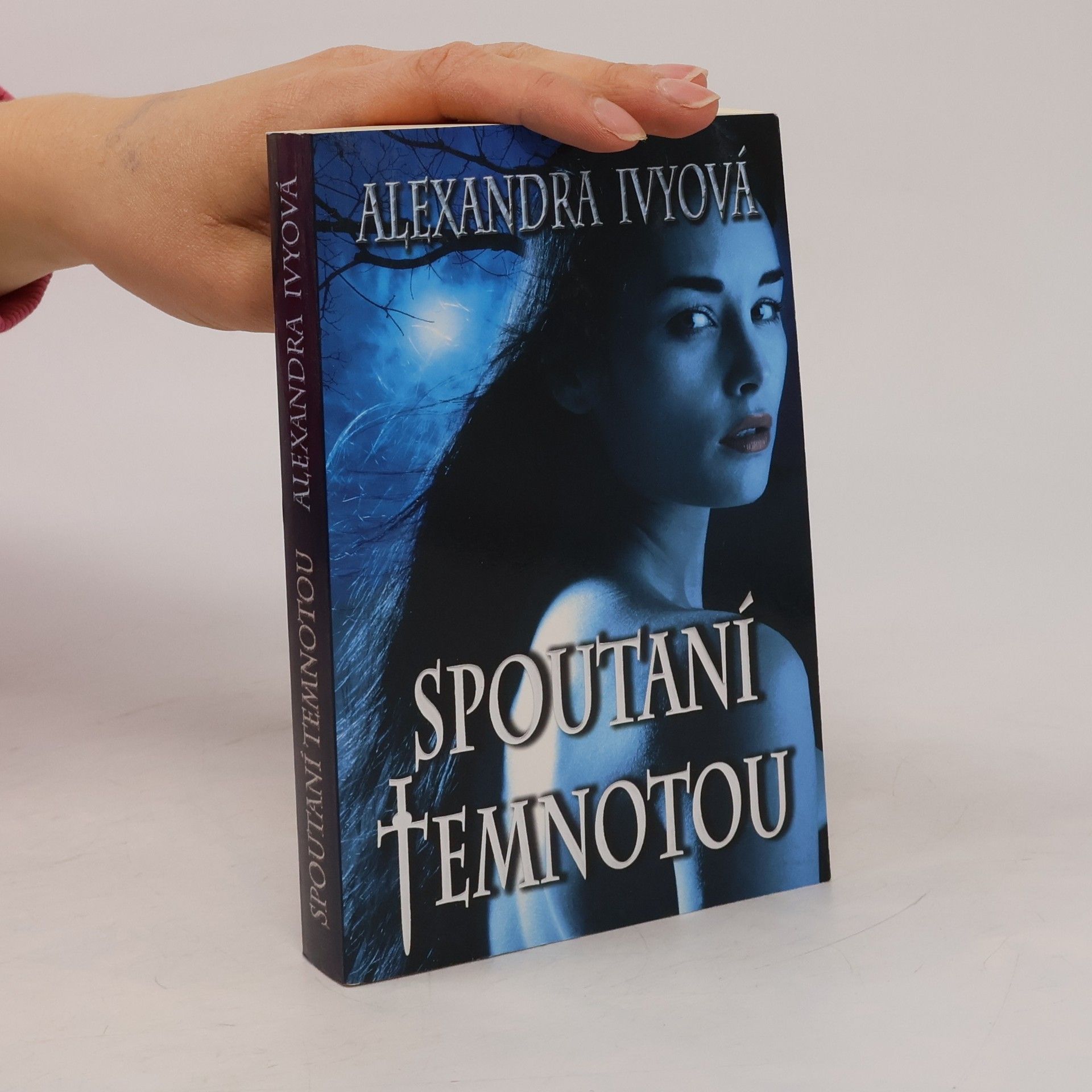 Alexandra Ivy Spoutaní temnotou