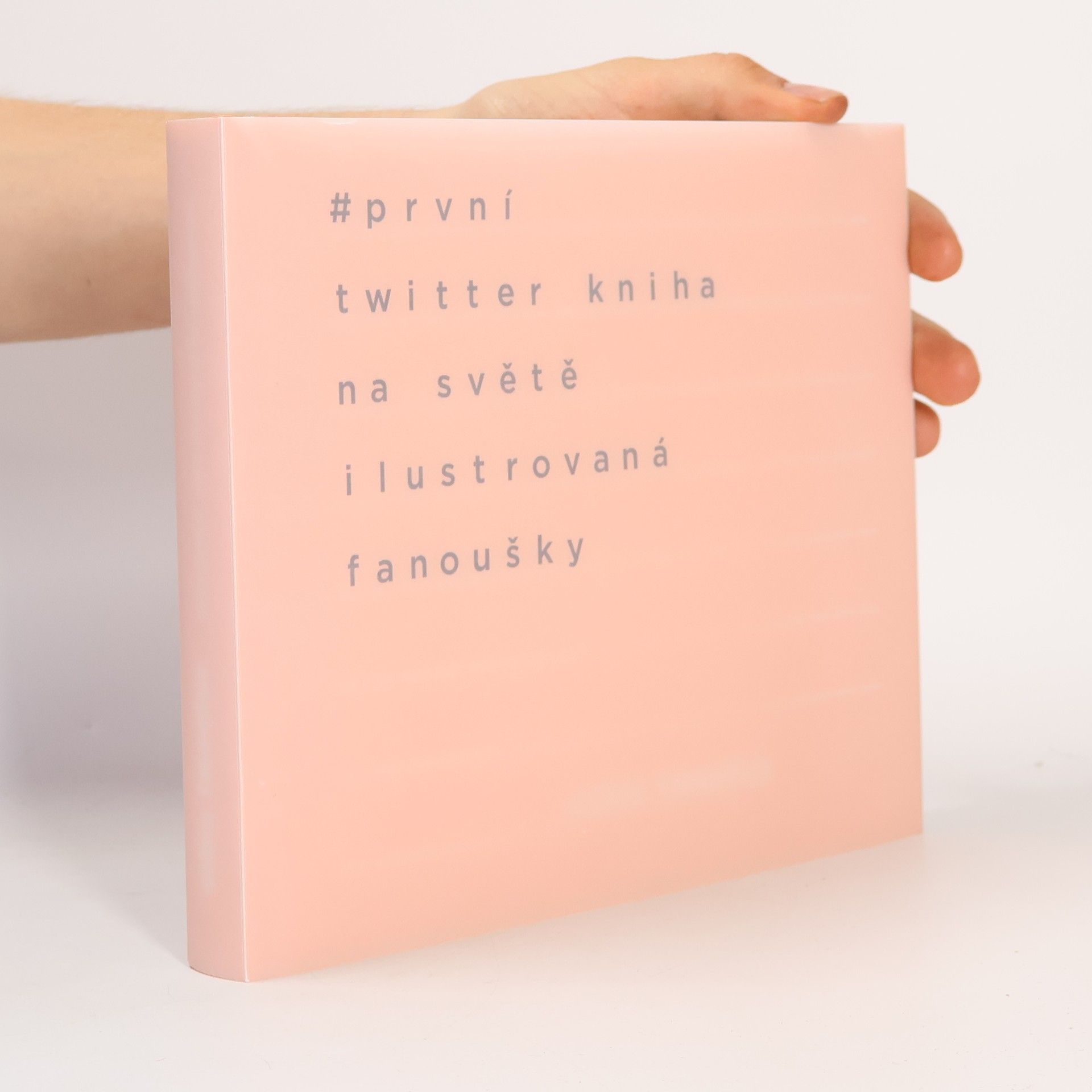 Jana Reichel Orbis tweetus. První twitter kniha na světě ilustrovaná fanoušky