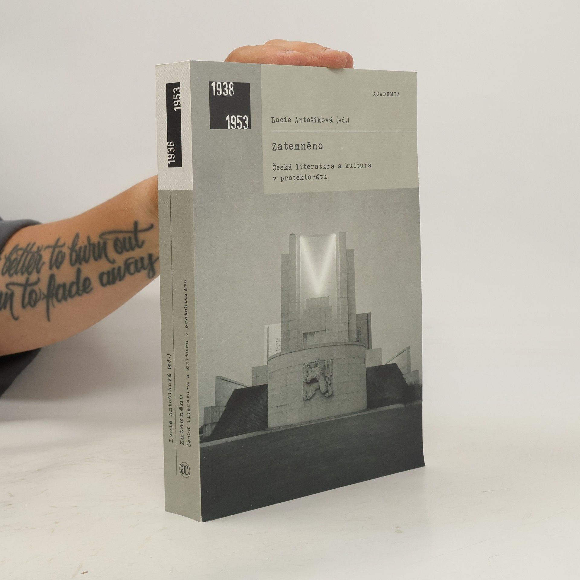 Lucie Antošíková Zatemněno: Česká literatura a kultura v protektorátu