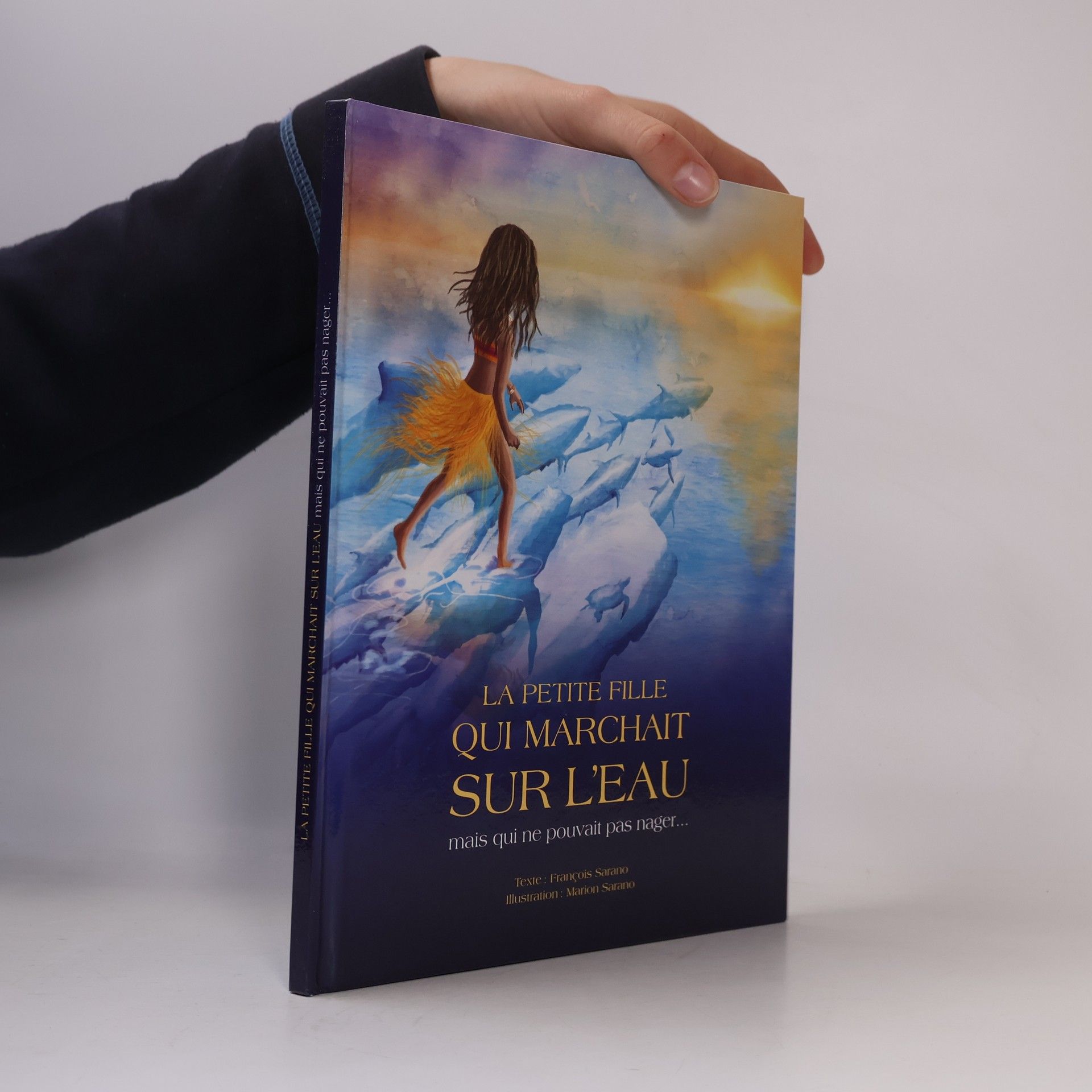 Marion Sarano La petite fille qui marchait sur l'eau mais qui ne savait pas nager...