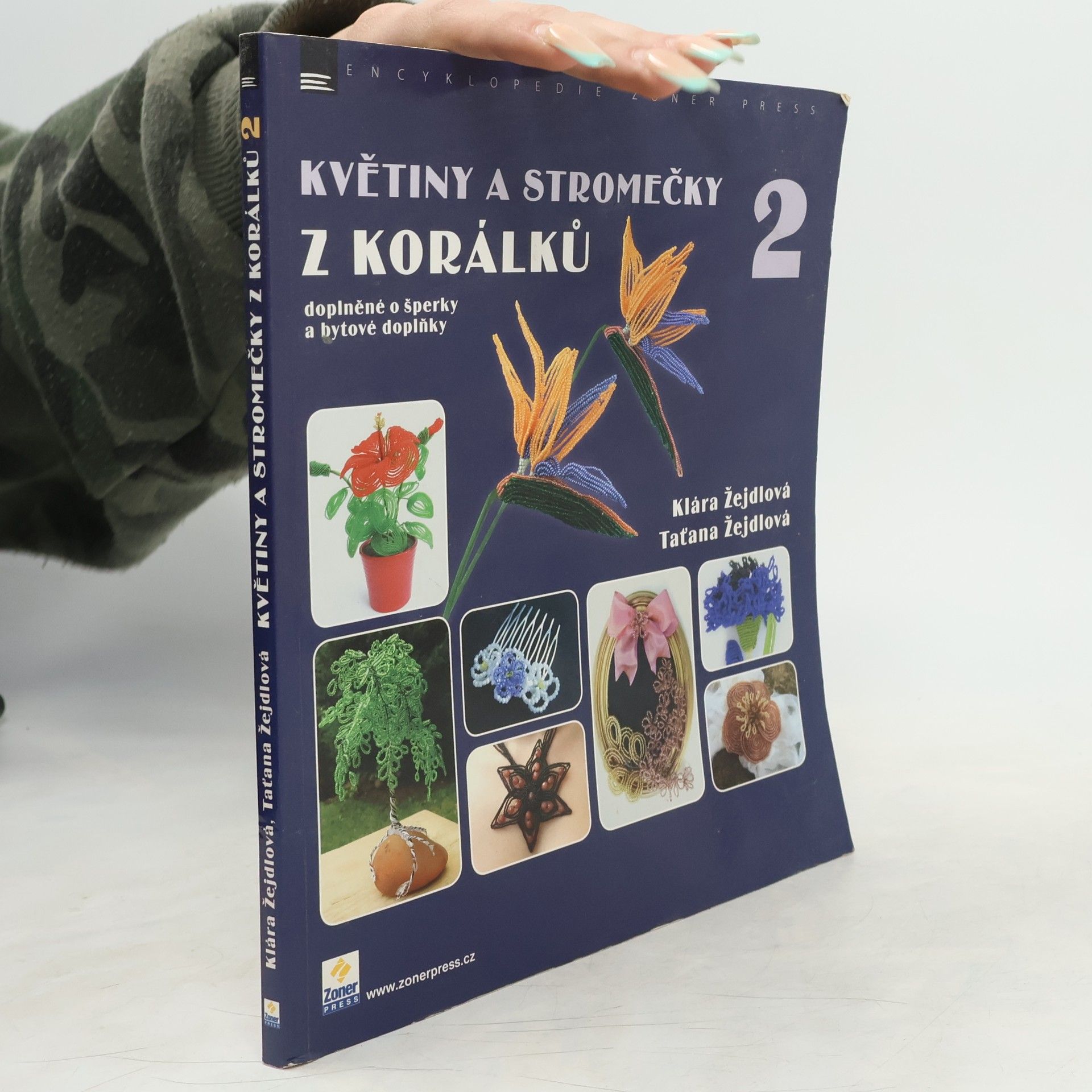 Květiny a stromečky z korálků 2