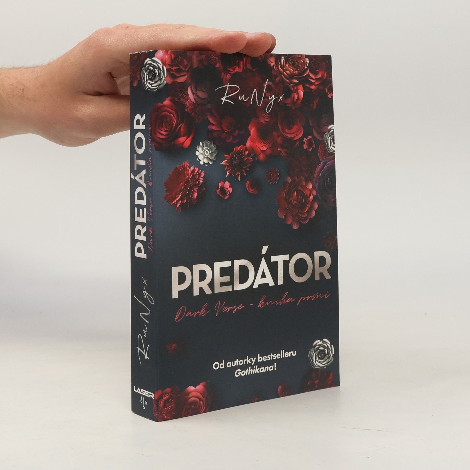 Dark Verse. Kniha první, Predátor