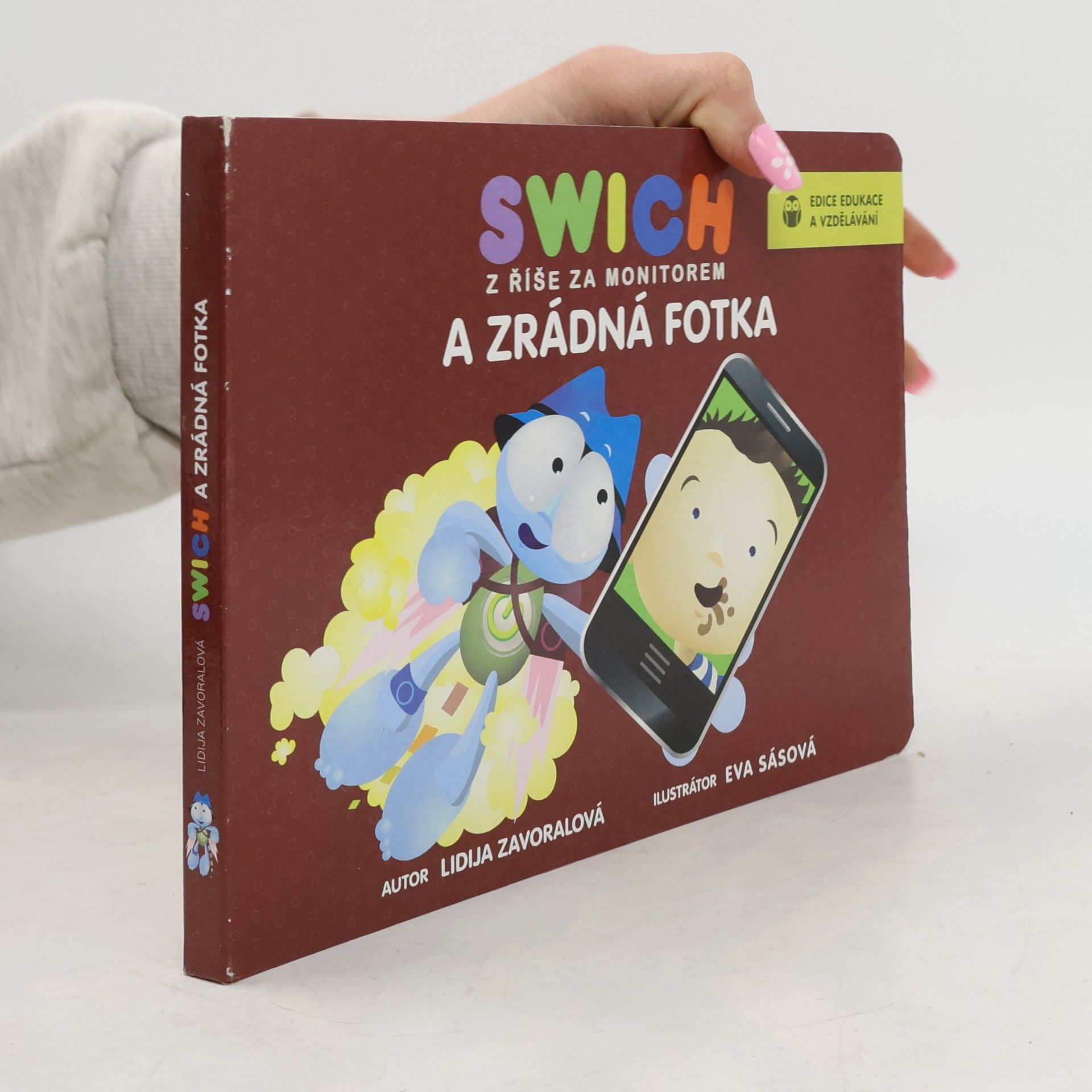 Swich z říše za monitorem a zrádná fotka