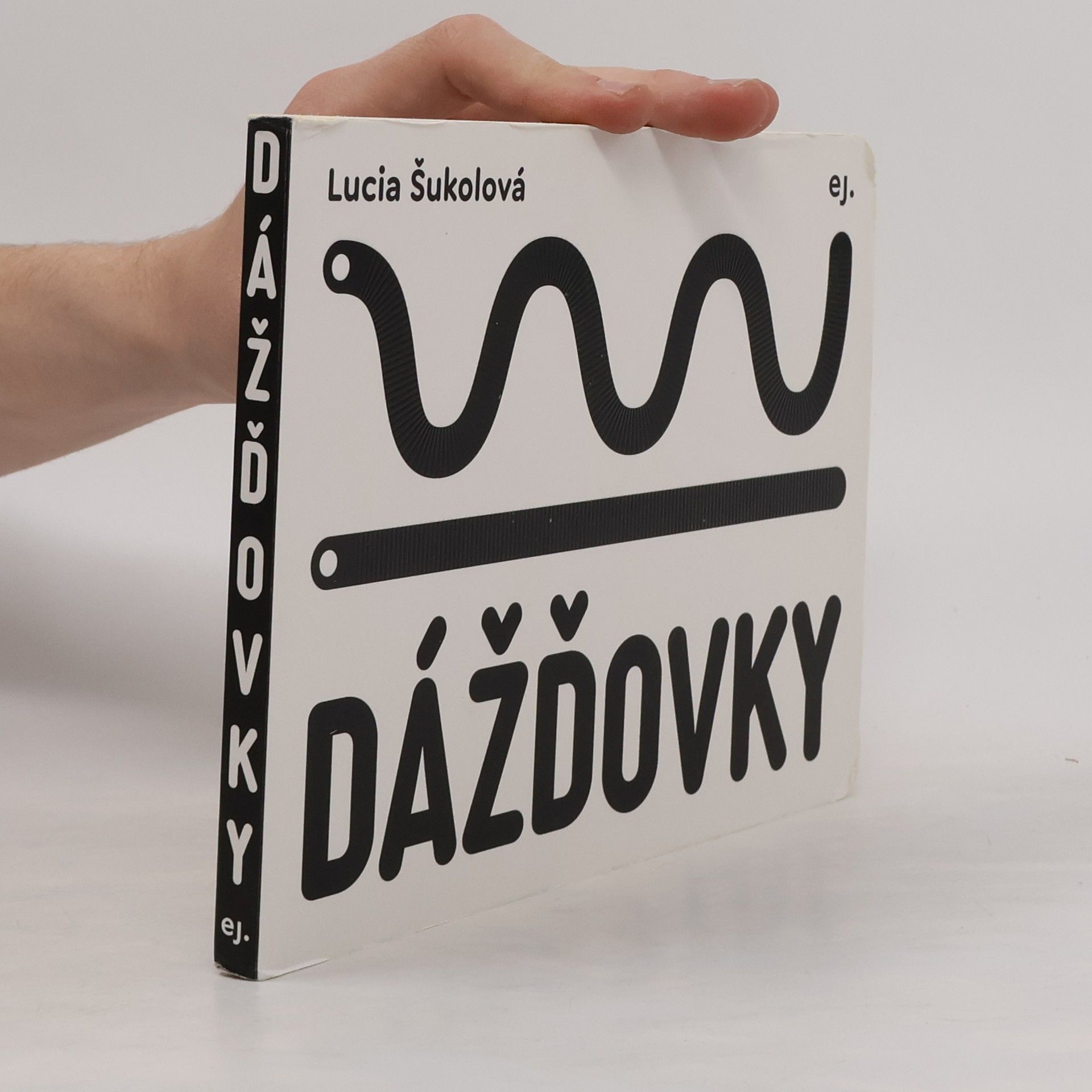 Lucia Šukolová Dážďovky