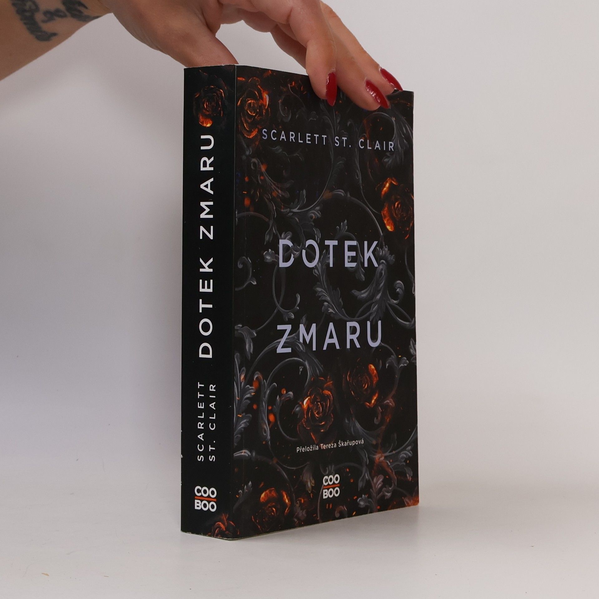 Scarlett St. Clair Dotek zmaru