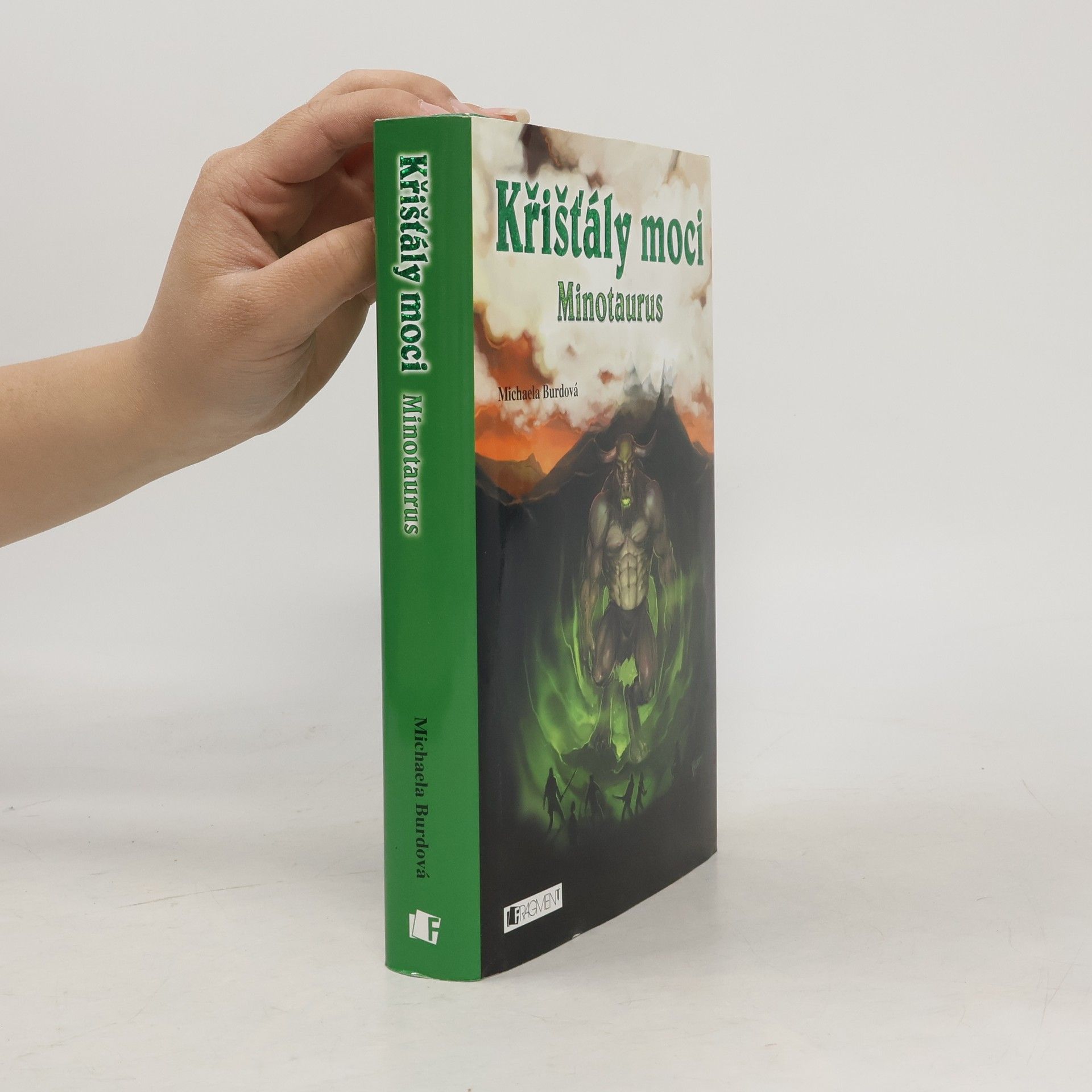 Michaela Burdová Křišťály moci. Minotaurus