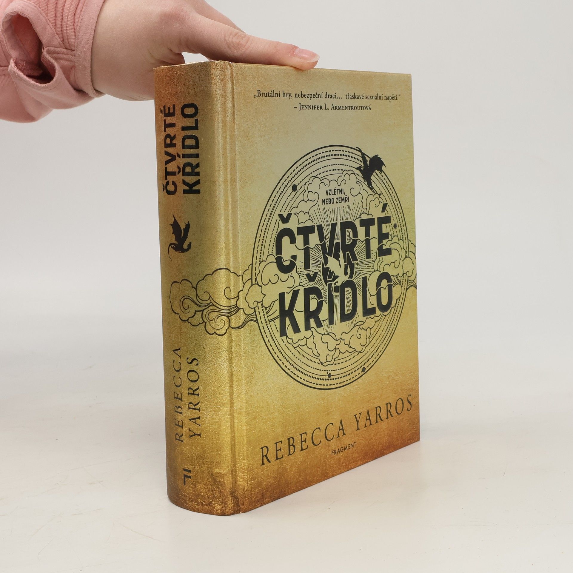 Rebecca Yarros Čtvrté křídlo