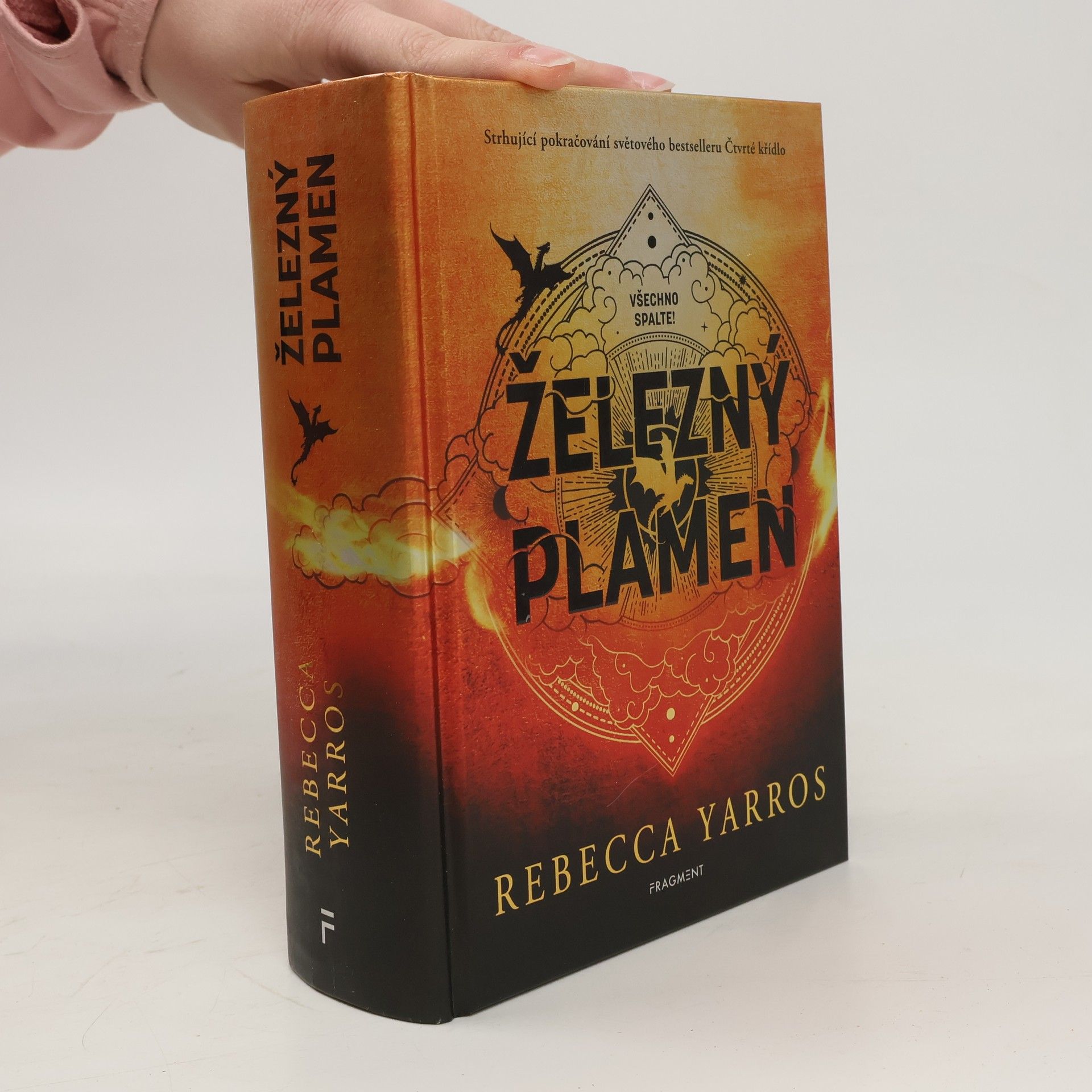 Rebecca Yarros Železný plamen