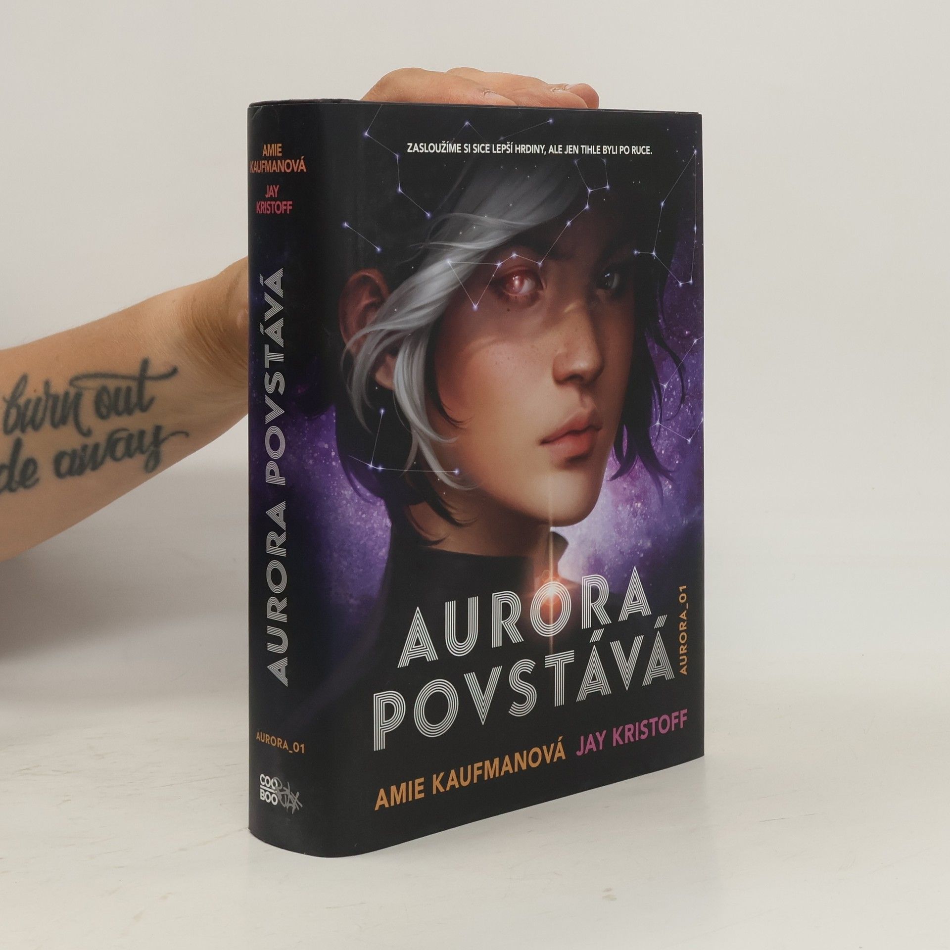 Amie Kaufman Aurora povstává