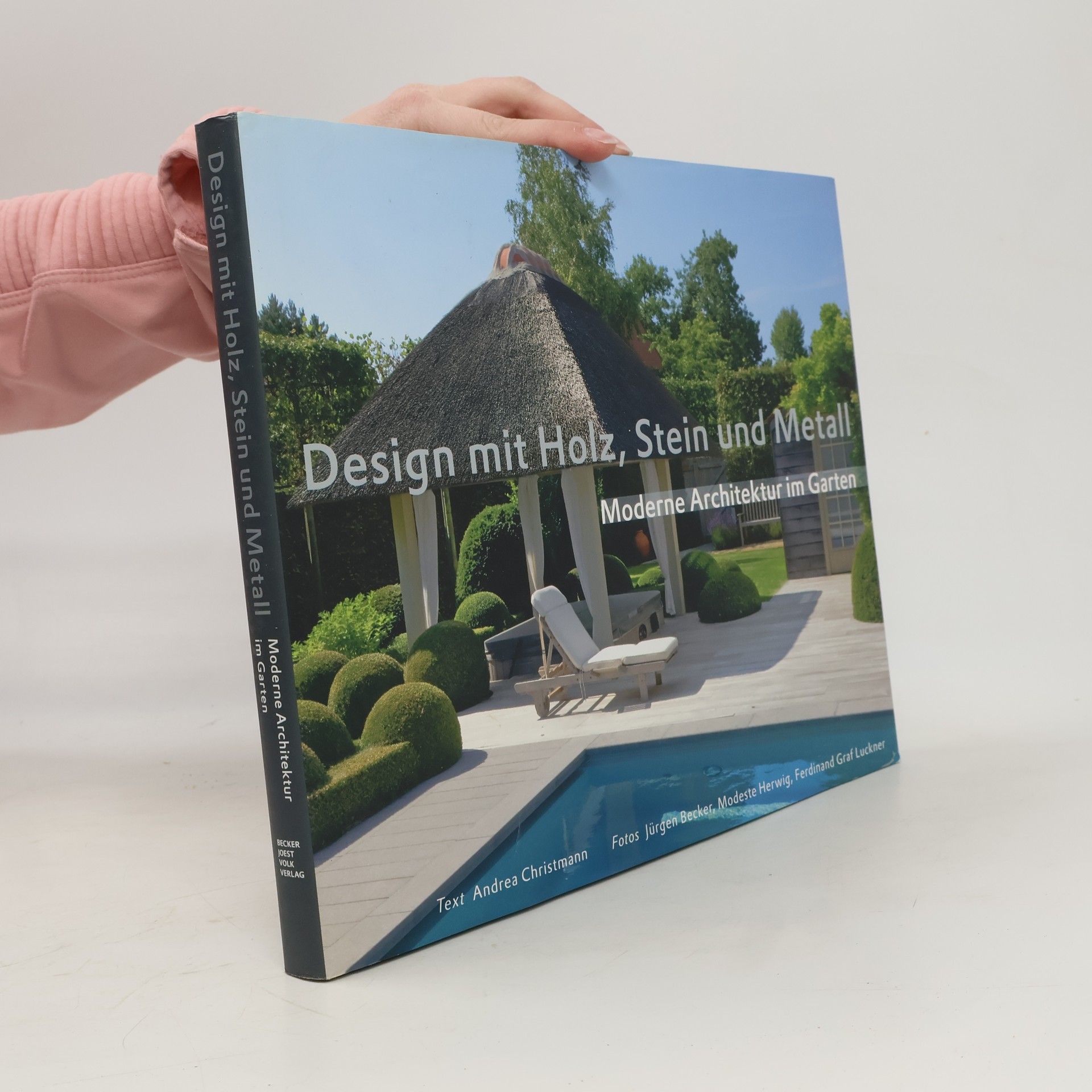 Design mit Holz, Stein und Metall