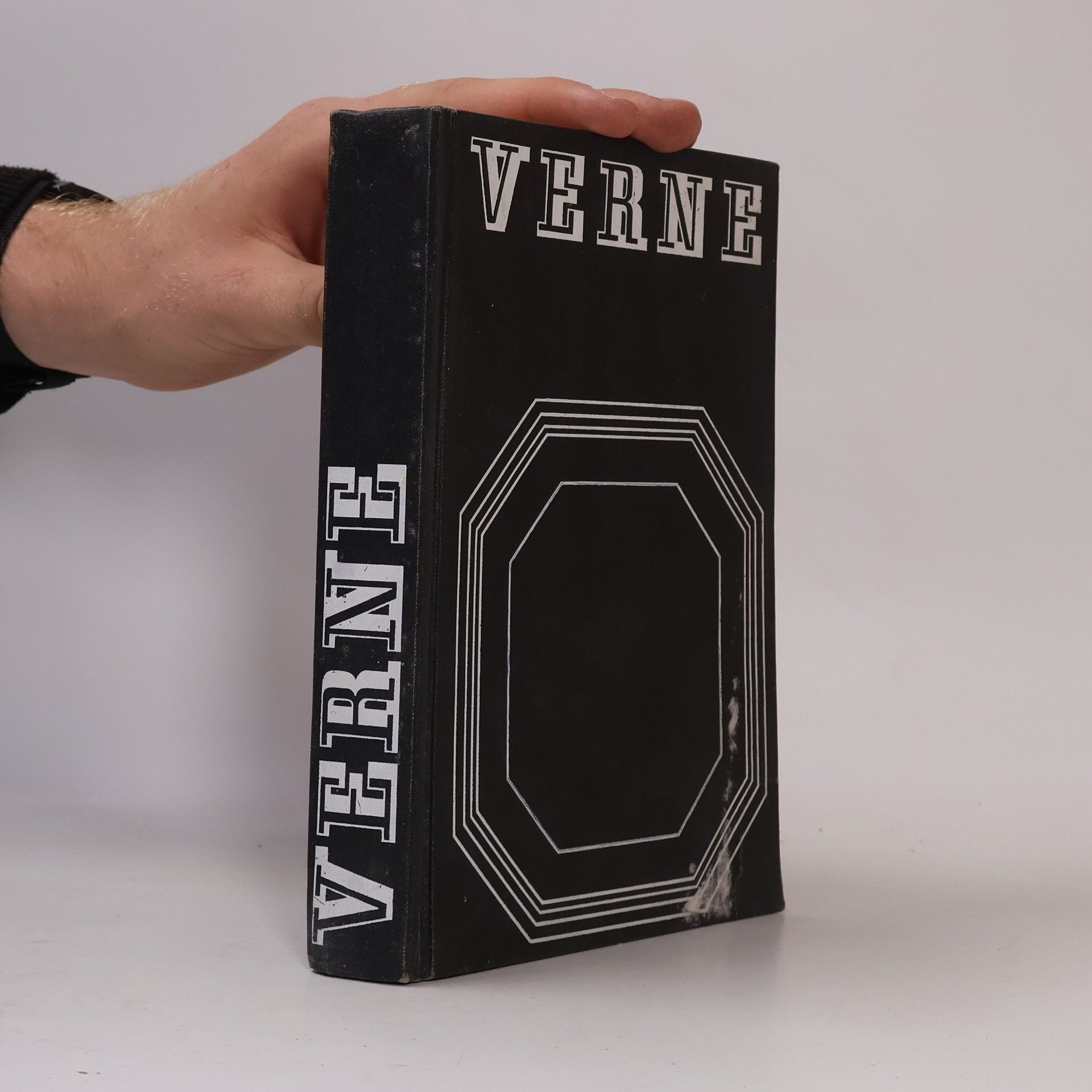 Jules Verne Dvadsaťtisíc míľ pod morom
