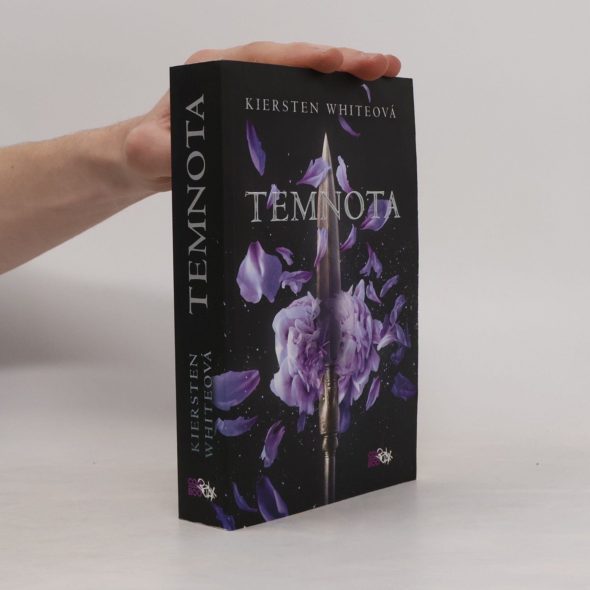 Kiersten White Temnota: Dobyvatelská sága 1