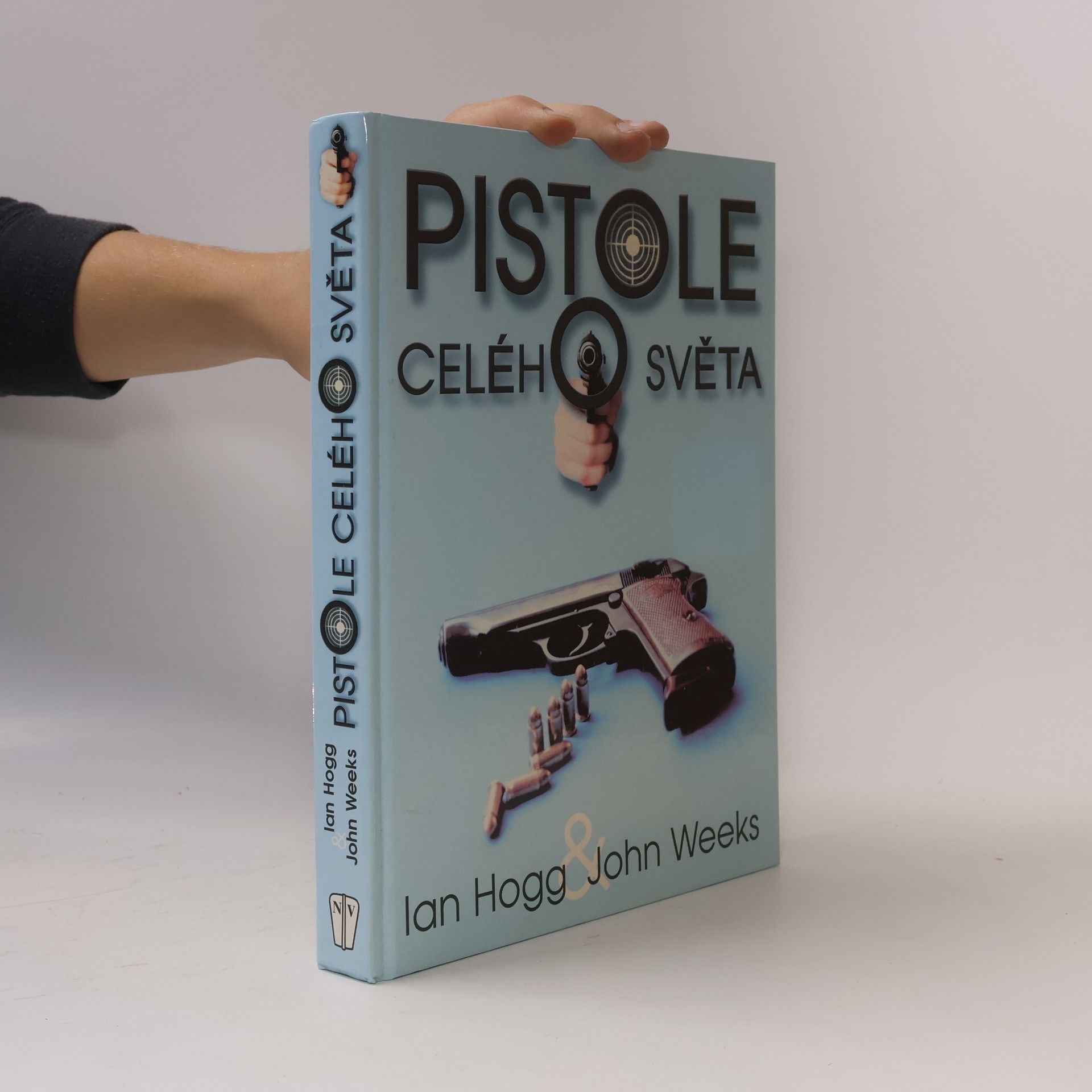 Ian Hogg Pistole celého světa