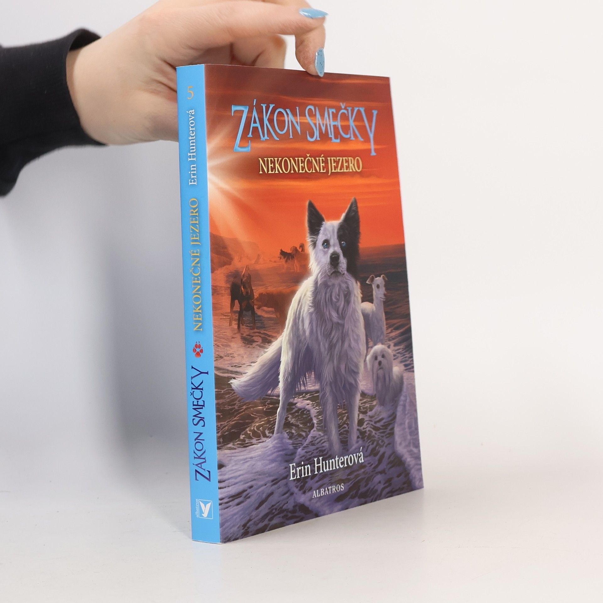 Erin Hunter Nekonečné jezero. Zákon smečky