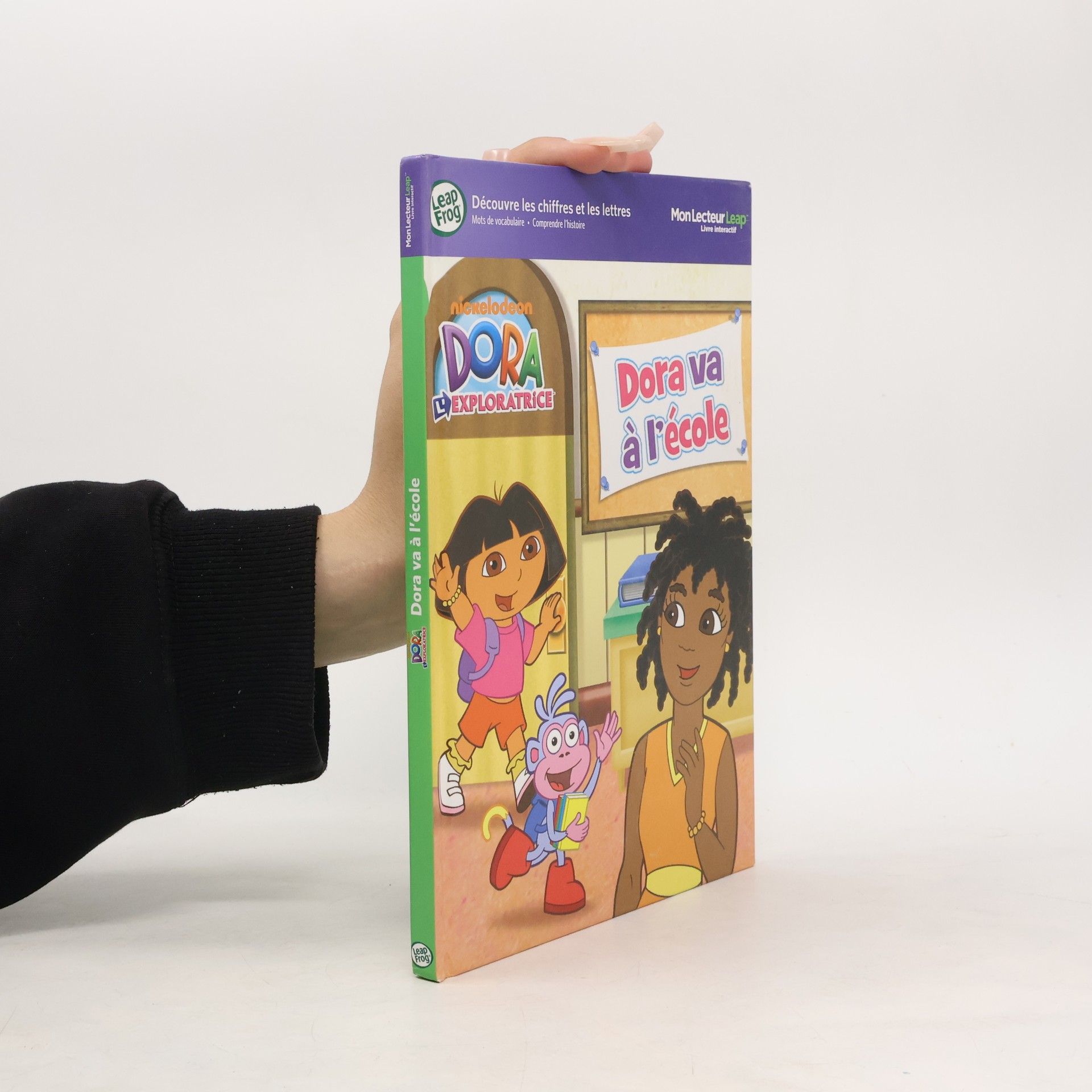 Auteurscollectief Dora va à l'école