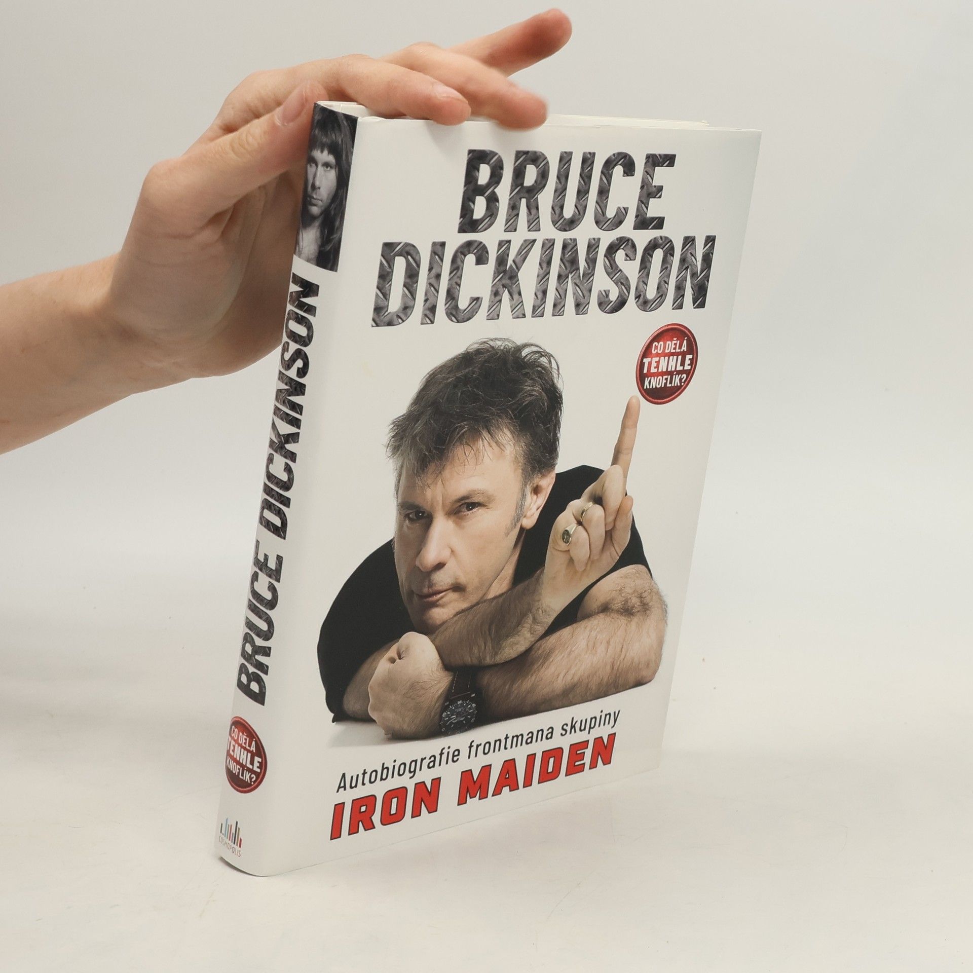 Bruce Dickinson Co dělá tenhle knoflík?