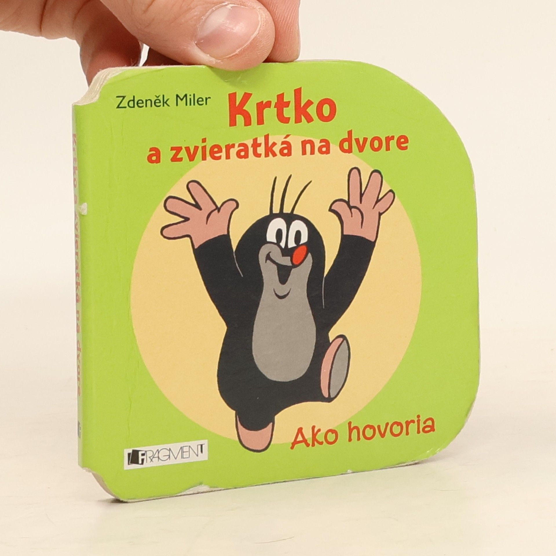 Zdeněk Miler Krtko a zvieratká na dvore