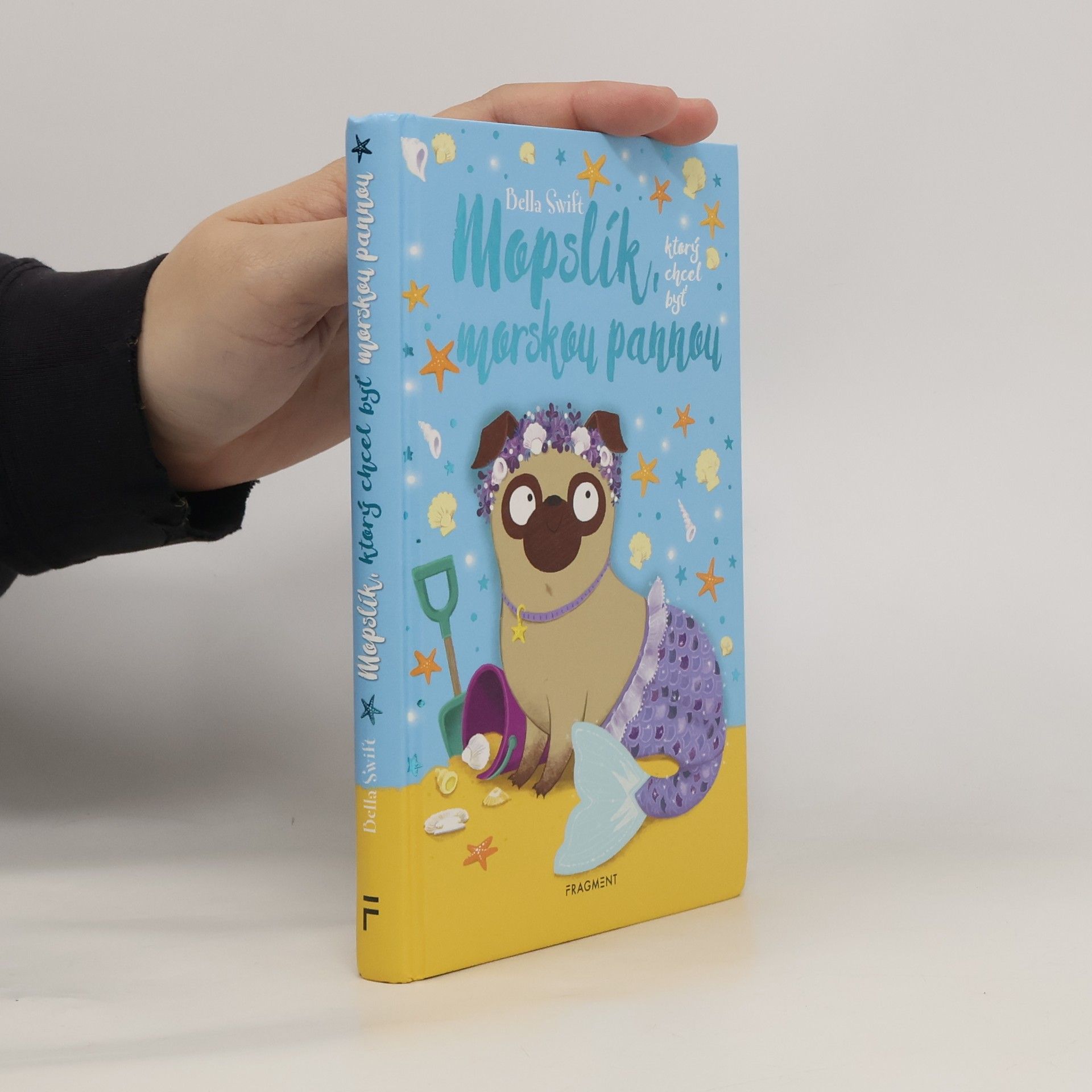 Bella Swift Mopslík, ktorý chcel byť morskou pannou
