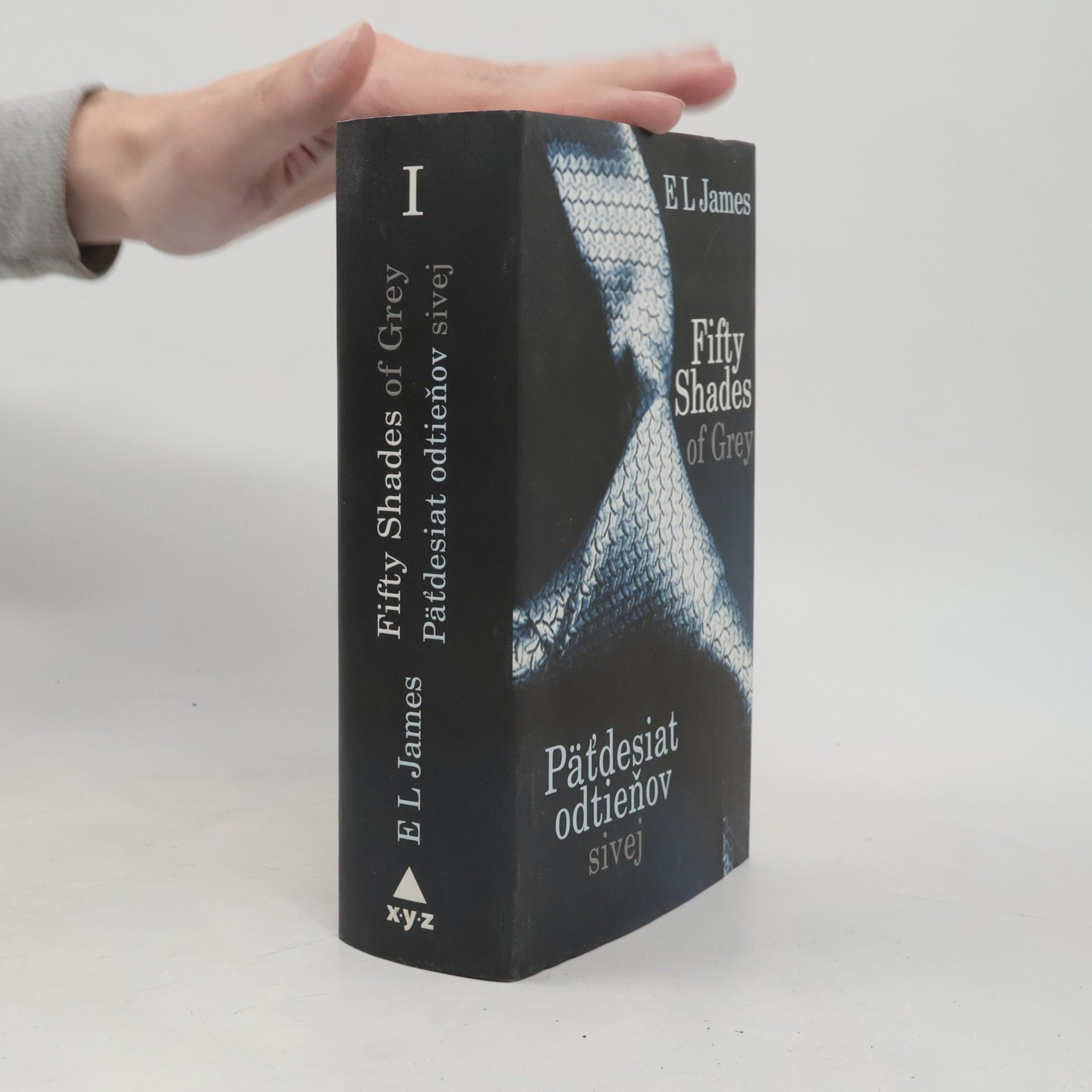 E. L. James Päťdesiat odtieňov sivej