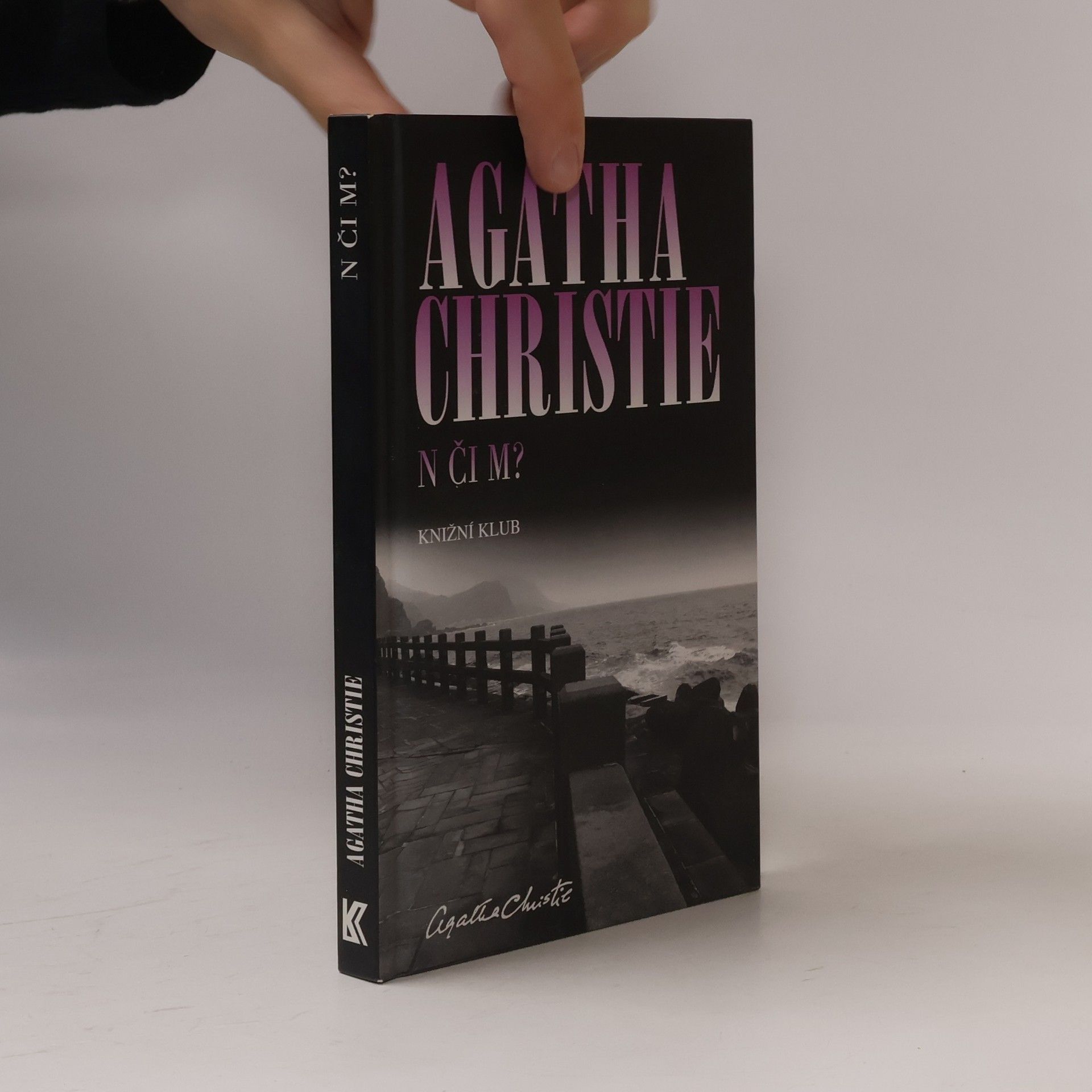Agatha Christie N či M?
