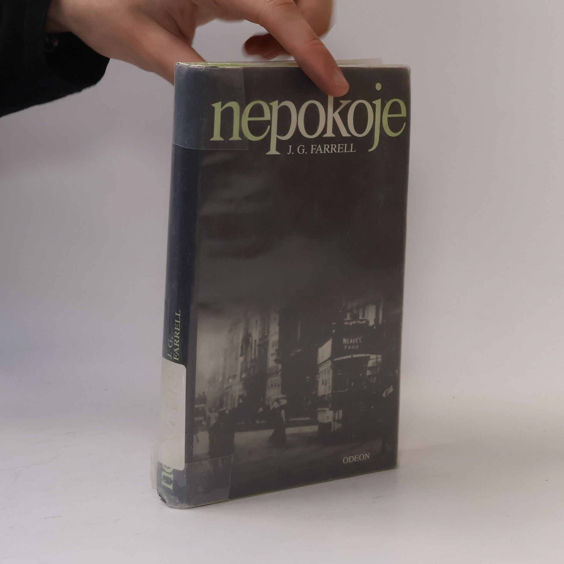 J. G. Farrell Nepokoje