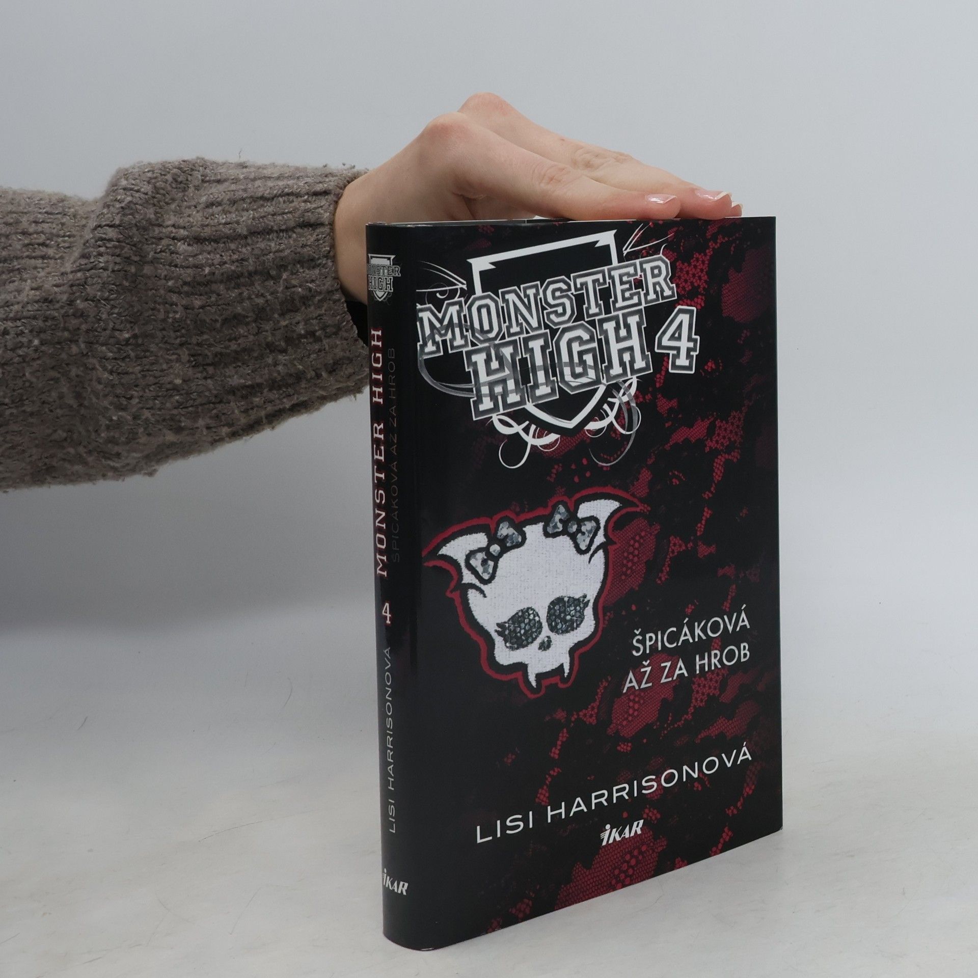 Lisi Harrison Monster High 4. Špicáková až za hrob